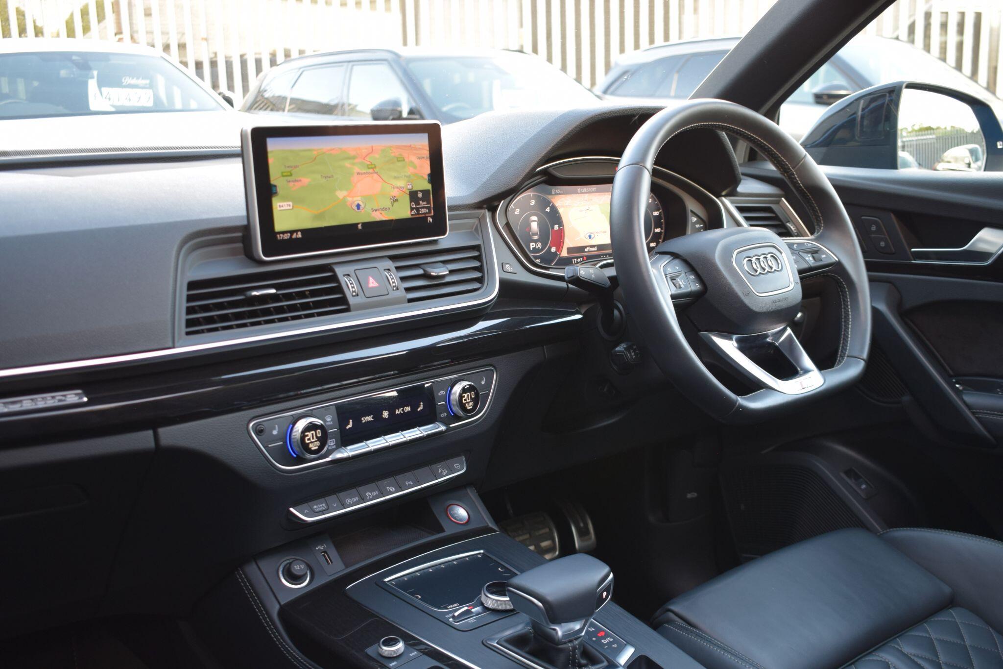 Audi SQ5 view 8