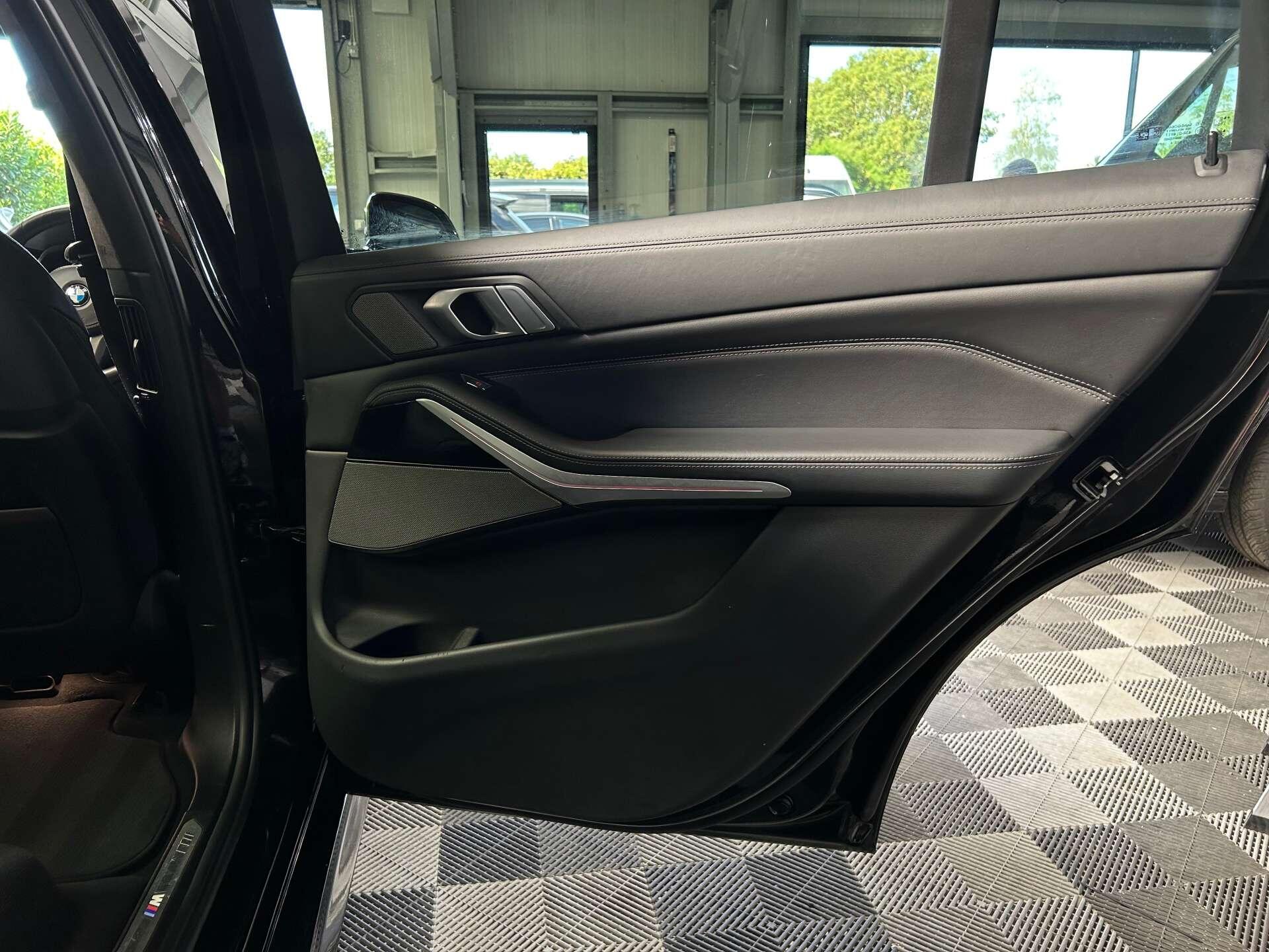 BMW X7 view 32