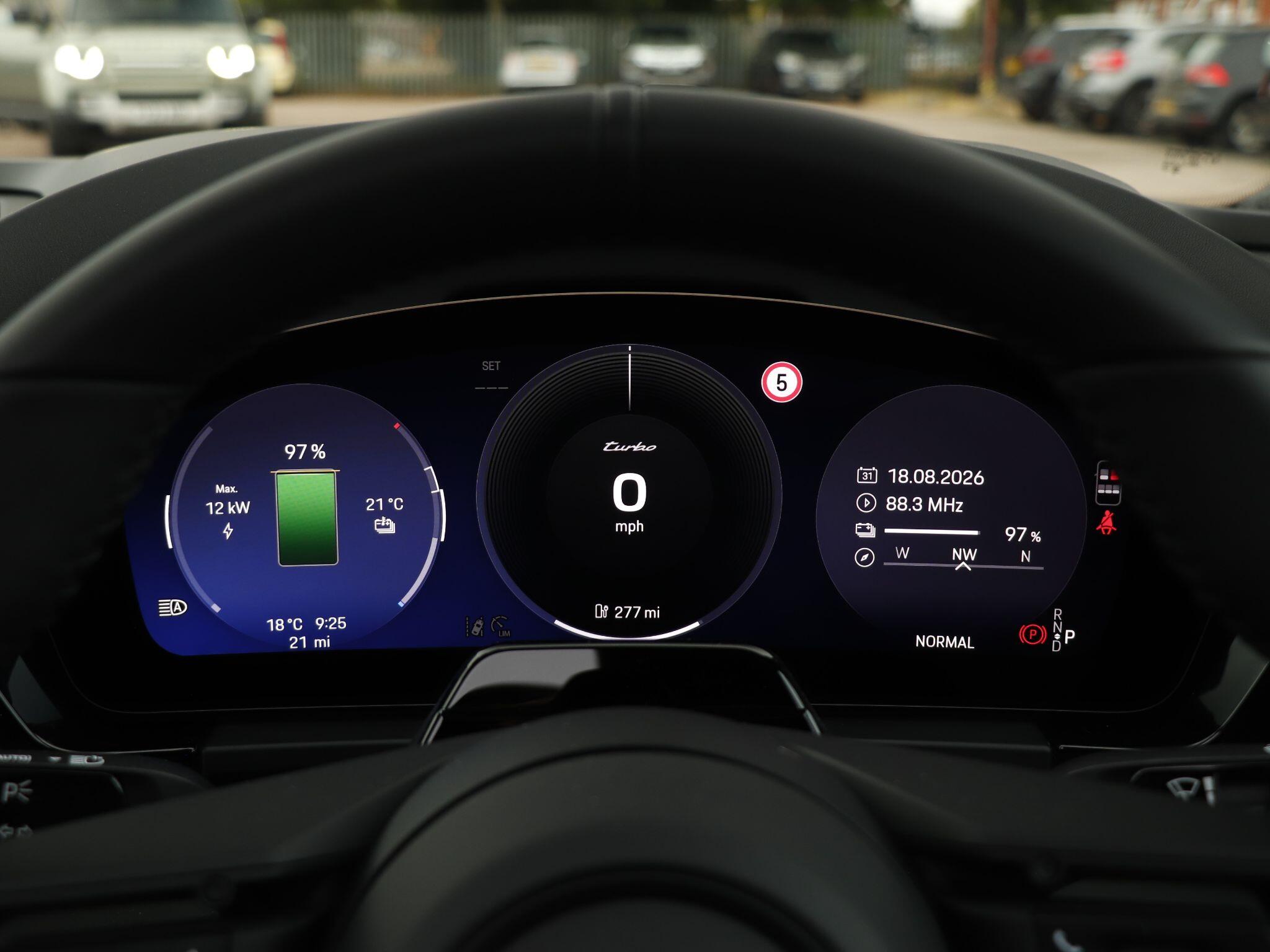Porsche Macan view 13