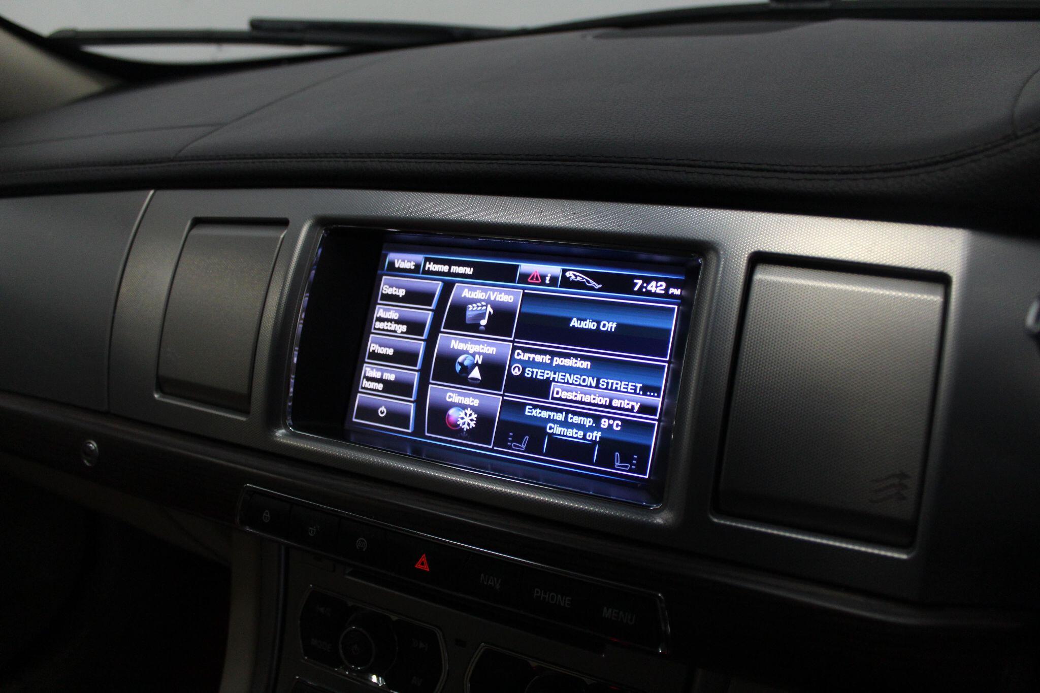 Jaguar XF view 35