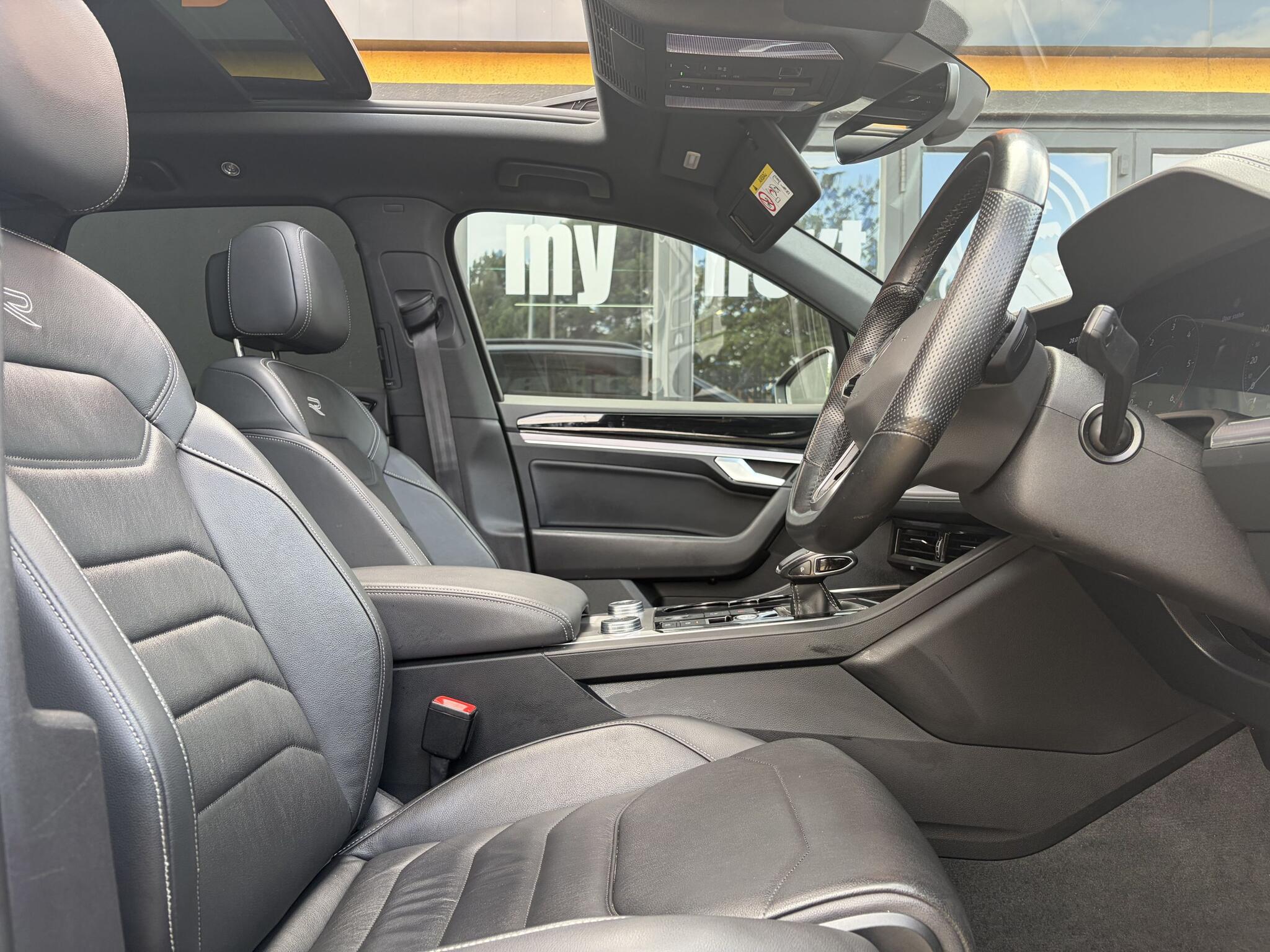 Volkswagen Touareg view 15