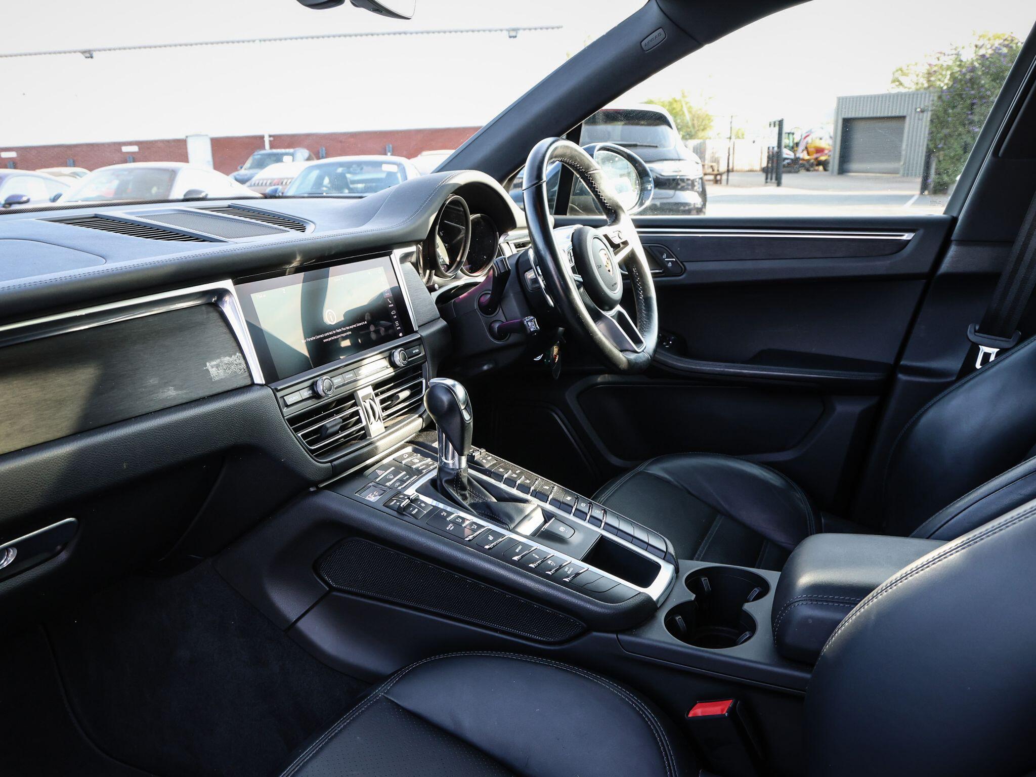 Porsche Macan view 37