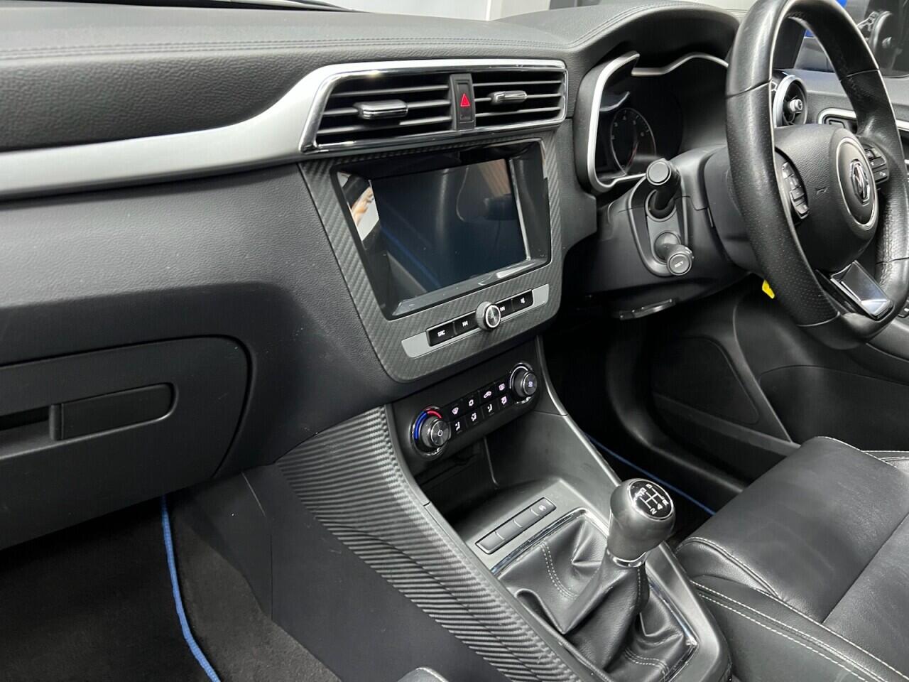 MG ZS view 32
