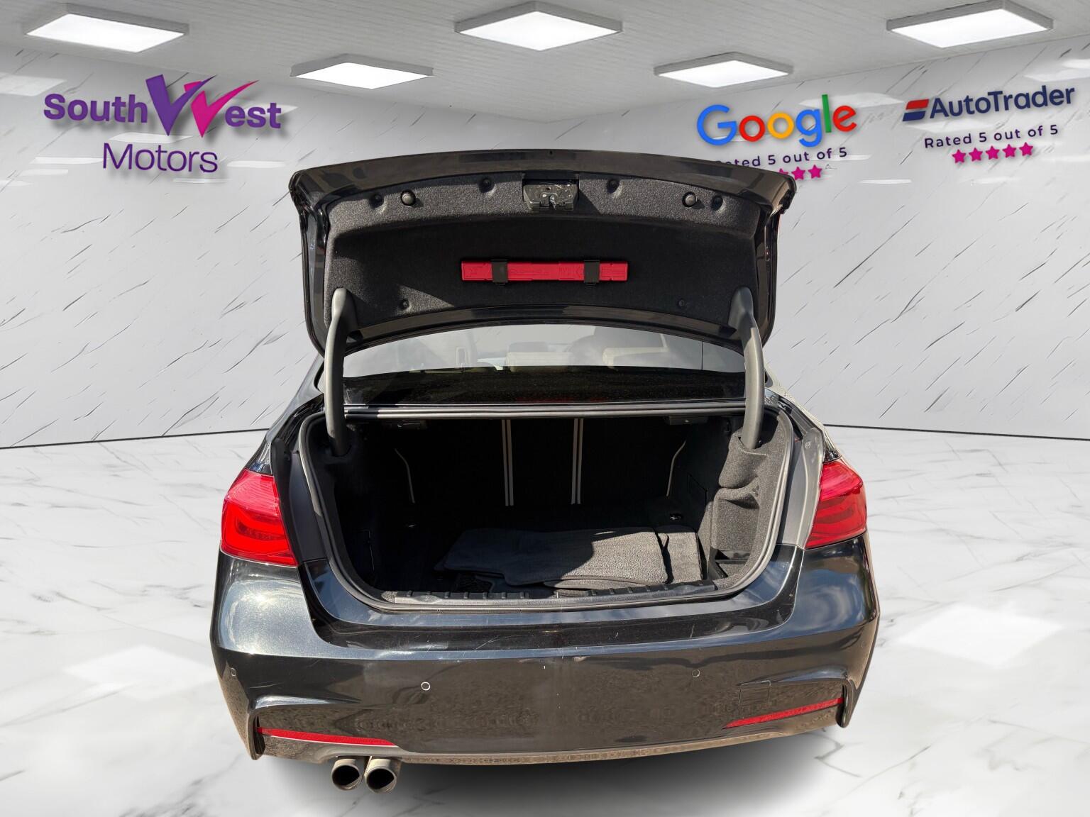 BMW 3 Series view 10