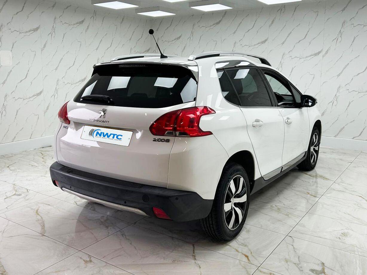 Peugeot 2008 view 11