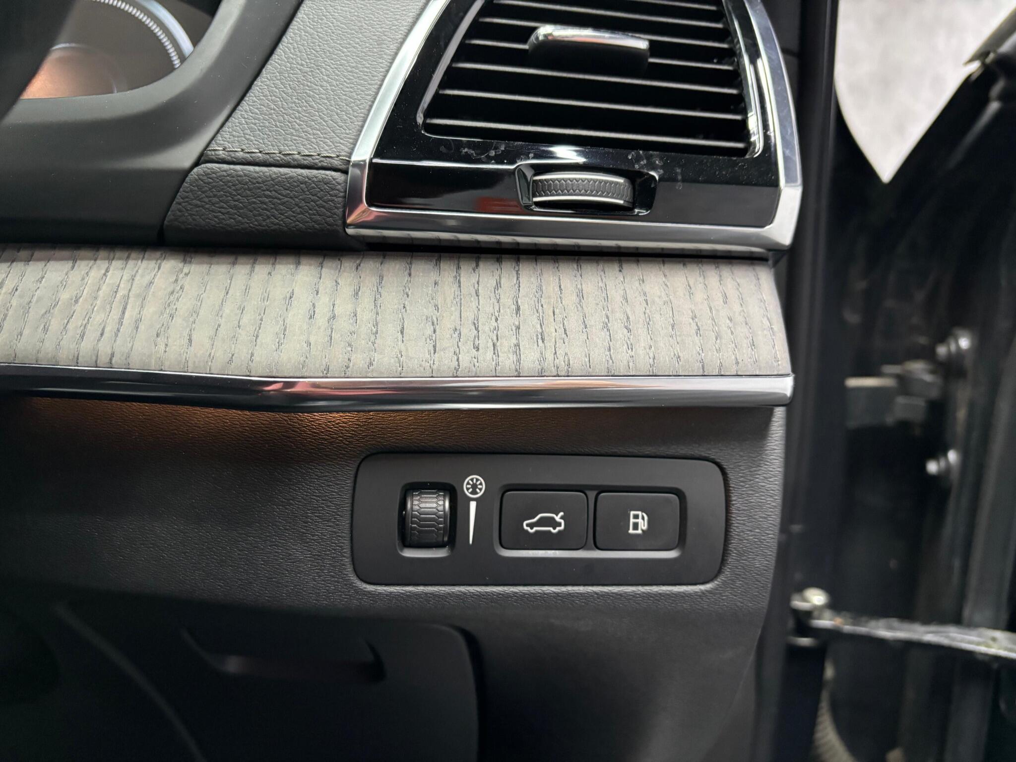 Volvo XC90 view 31