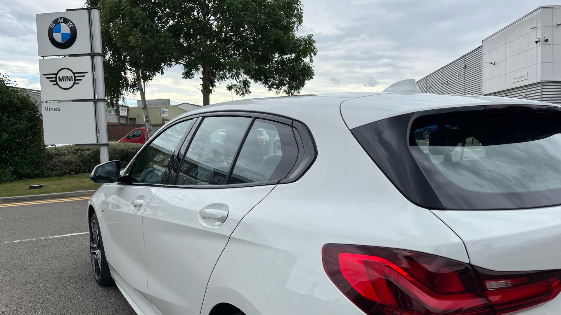 BMW 1 Series view 29