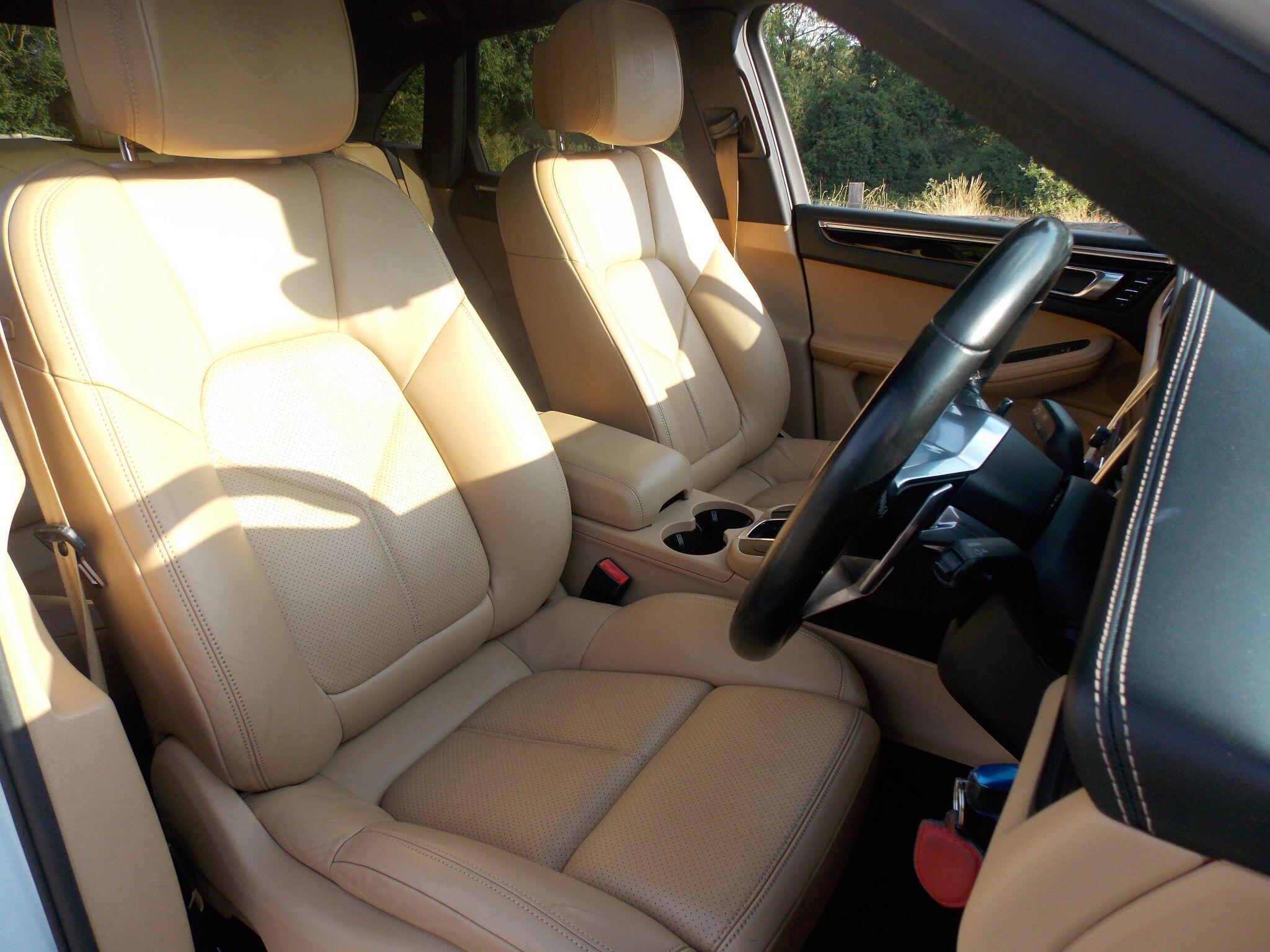 Porsche Macan view 32