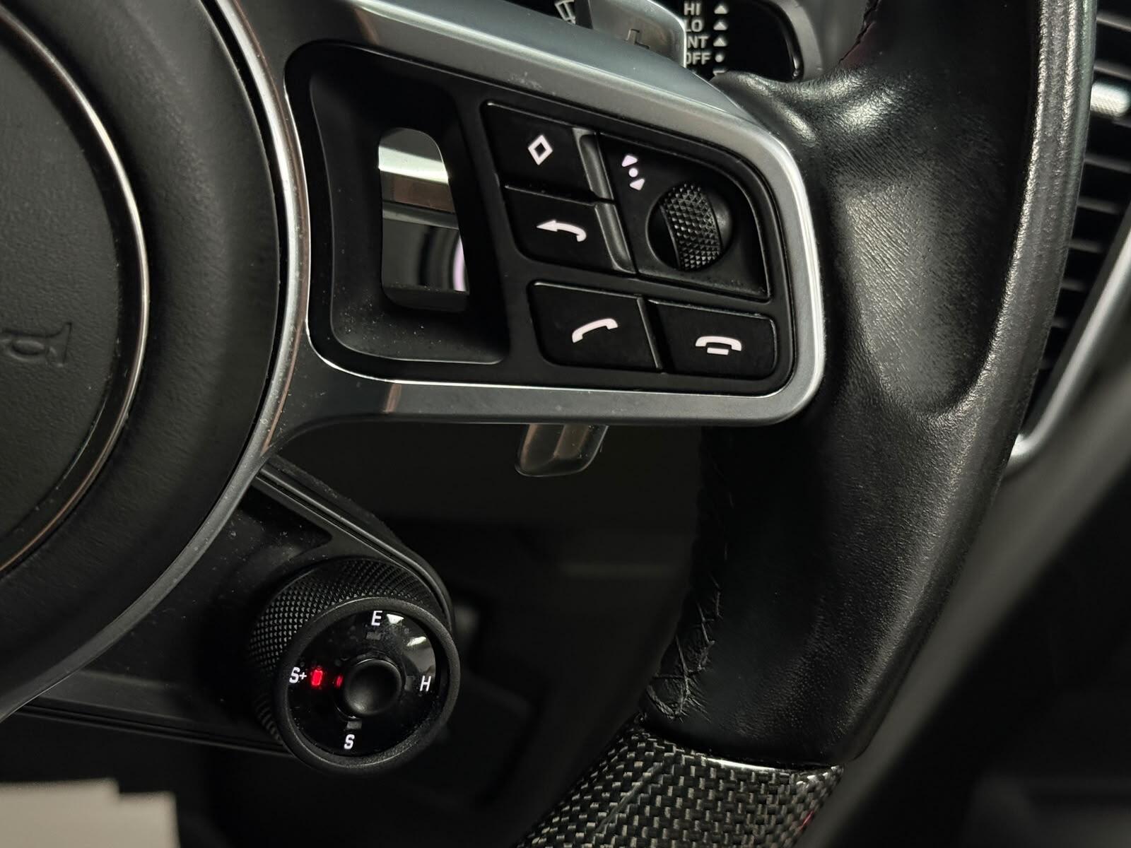 Porsche Cayenne view 29