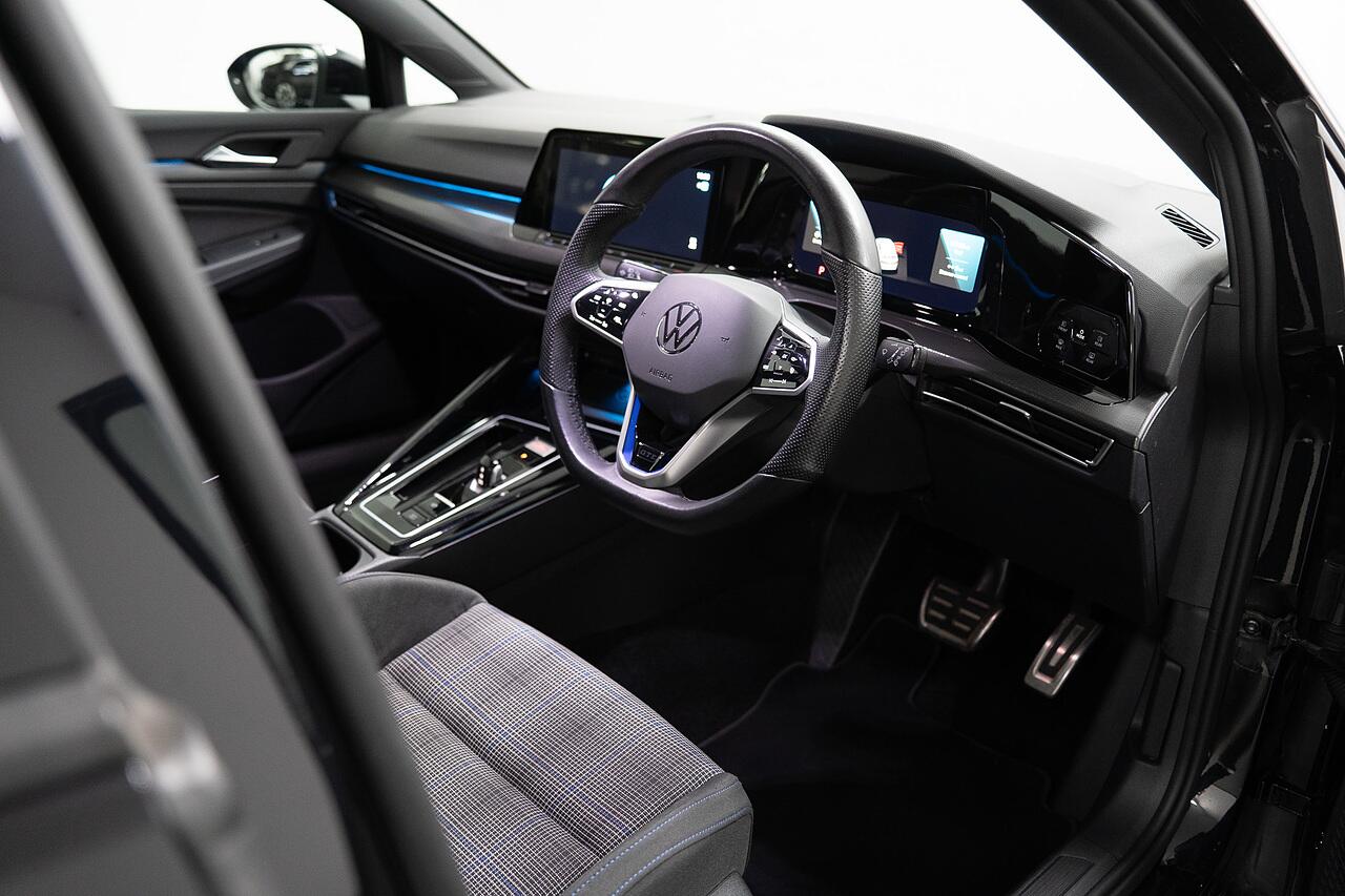 Volkswagen Golf view 4