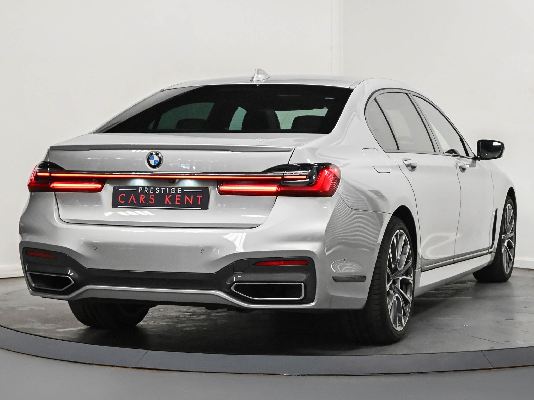 BMW 7 Series view 41