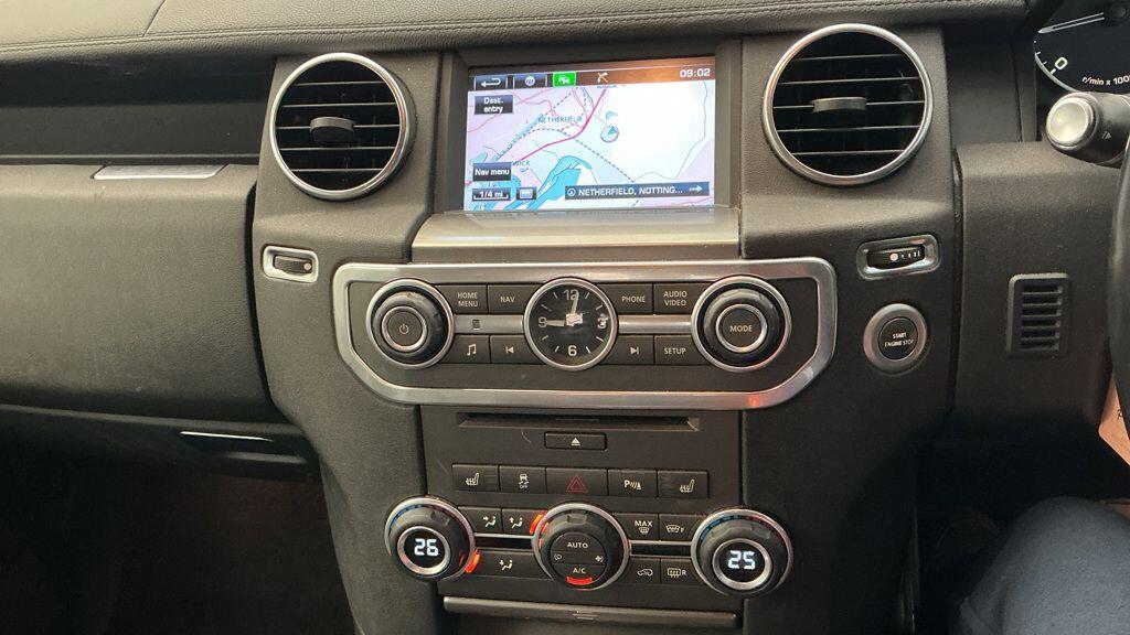 Land Rover Discovery 4 view 4