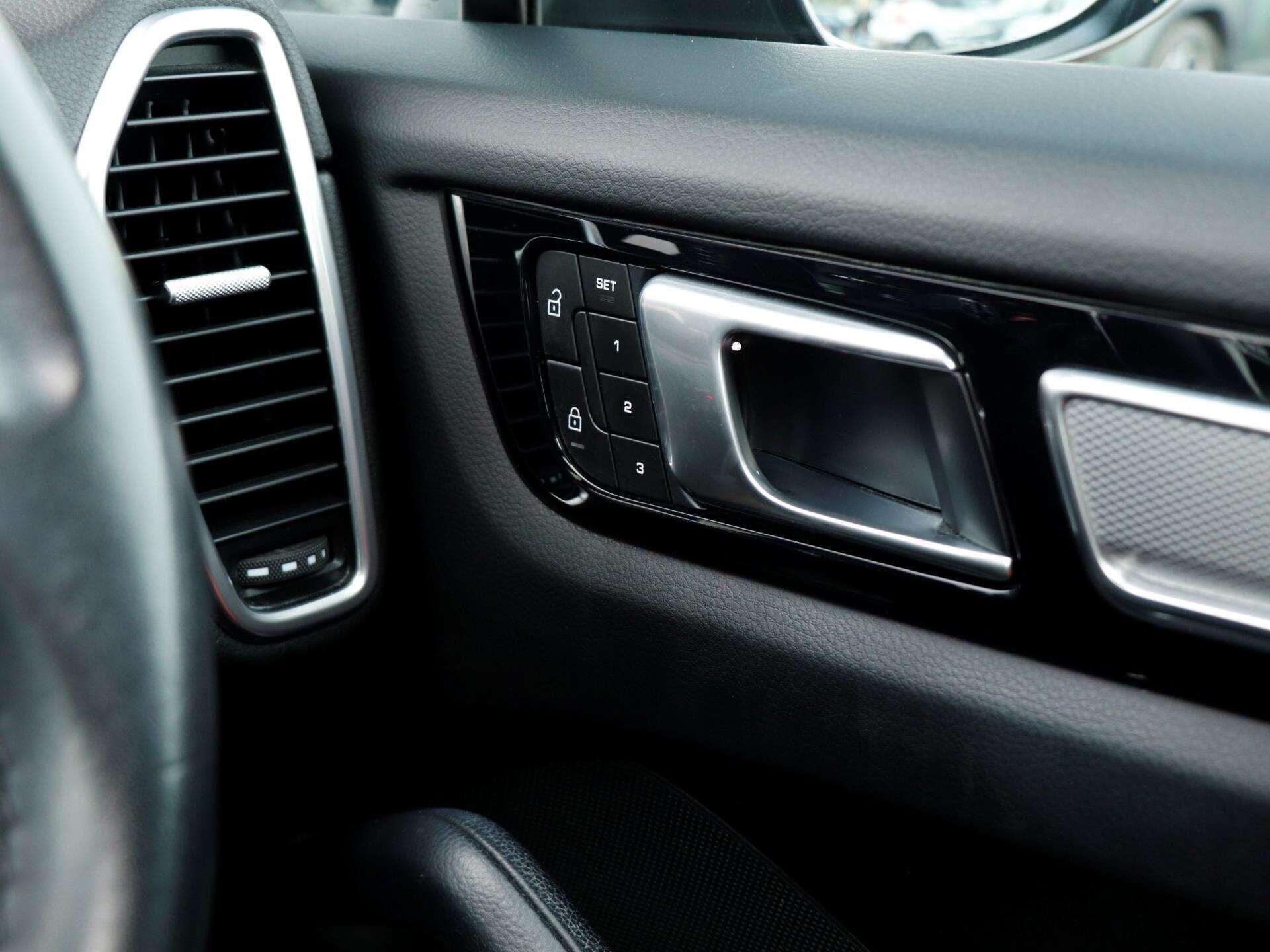 Porsche Cayenne view 22