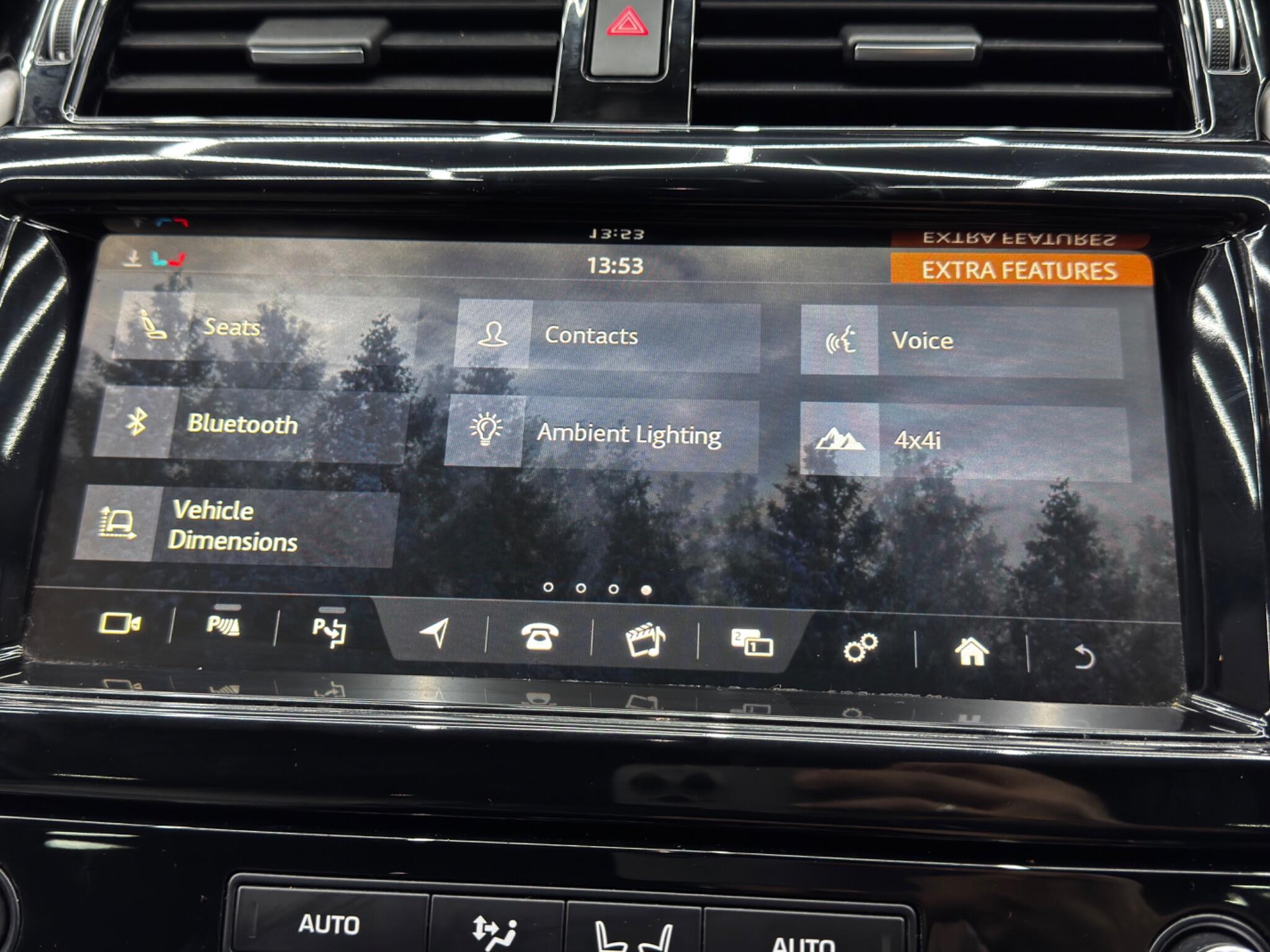 Land Rover Discovery view 34