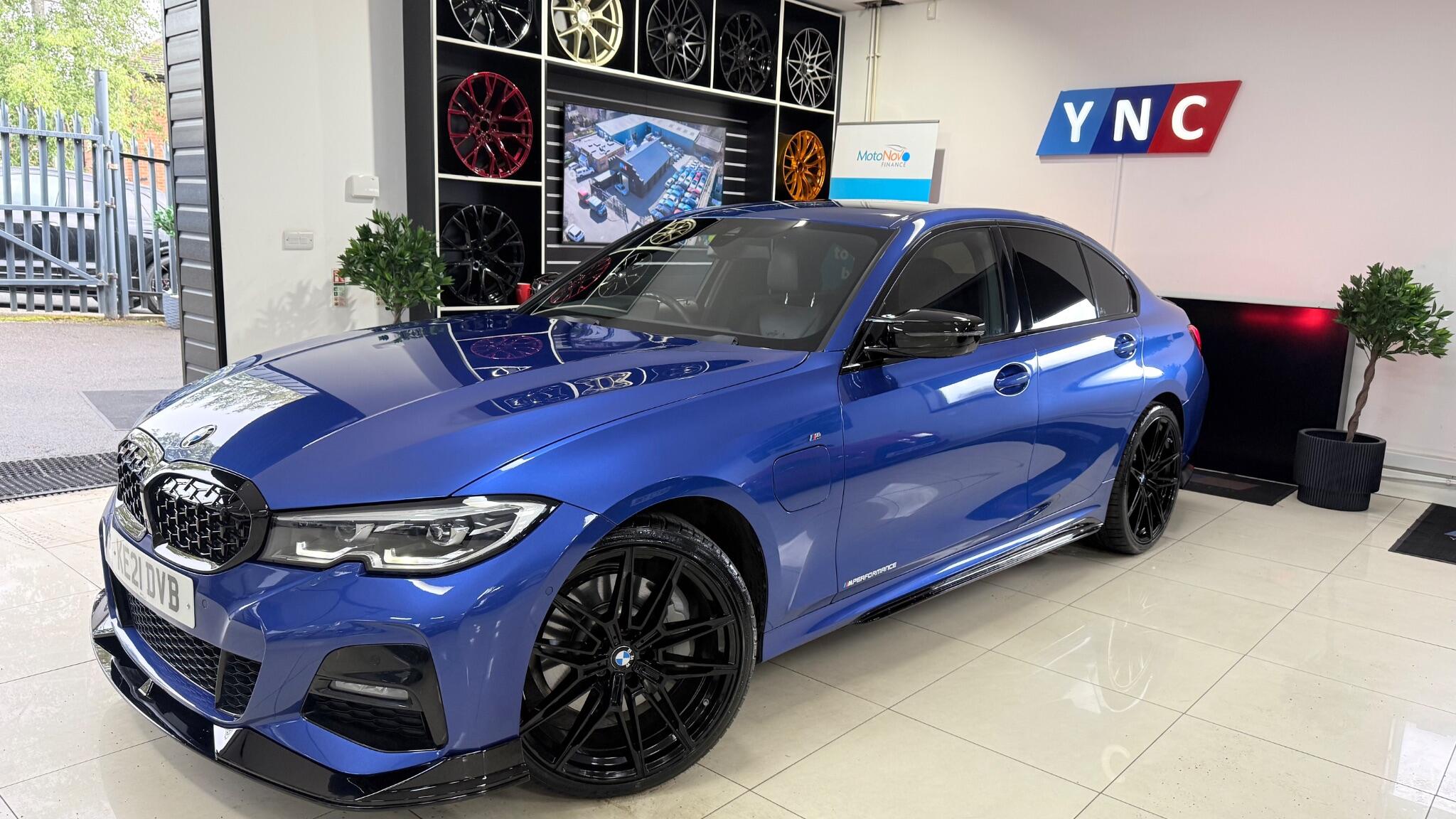 BMW 3 Series view 24