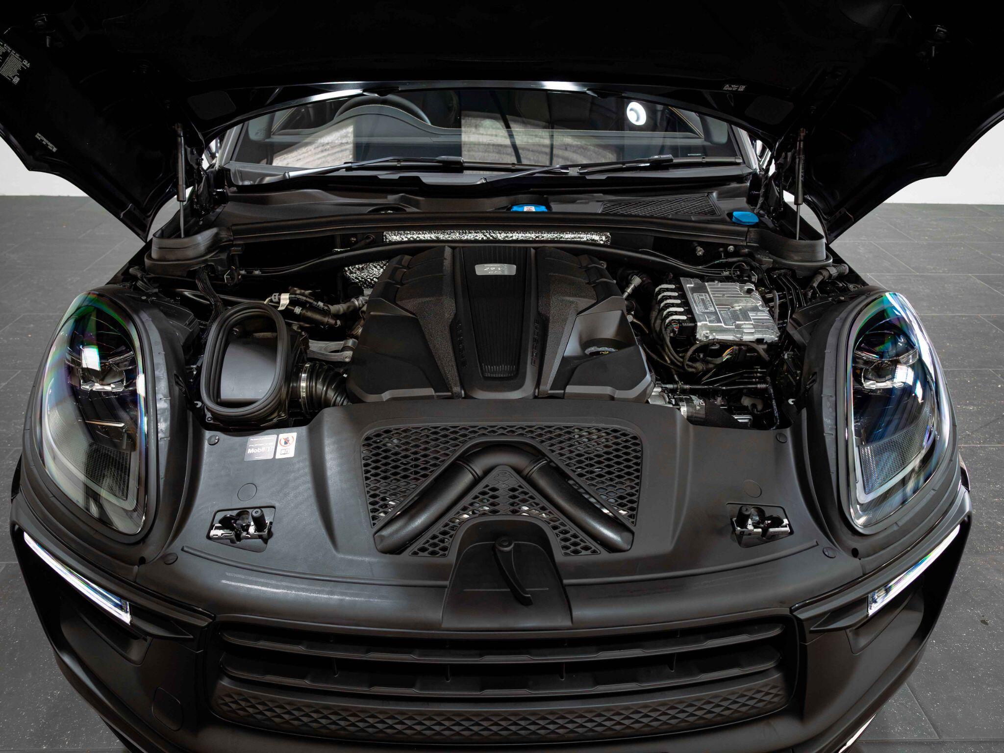 Porsche Macan view 14