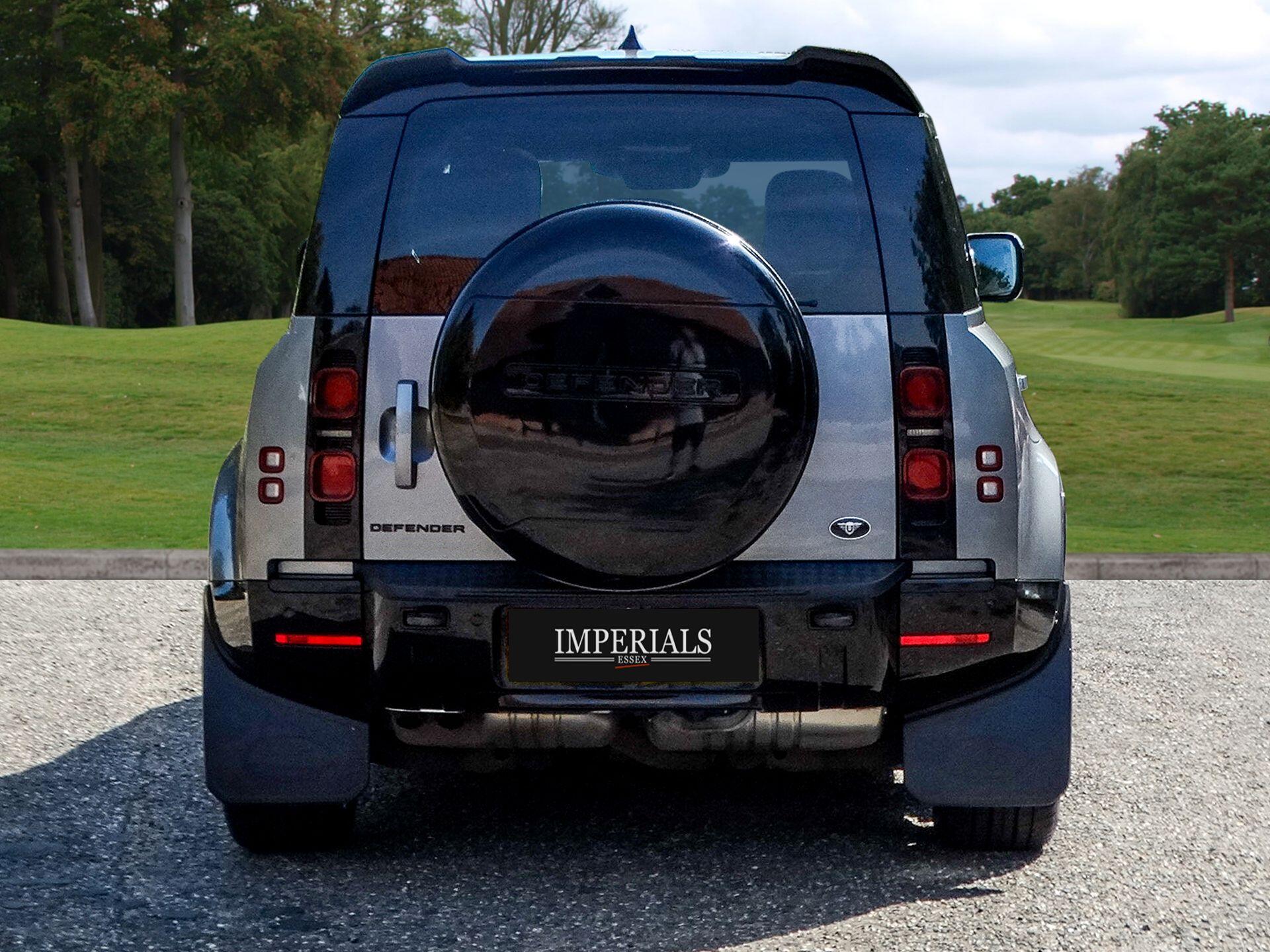 Land Rover Defender 110 view 11
