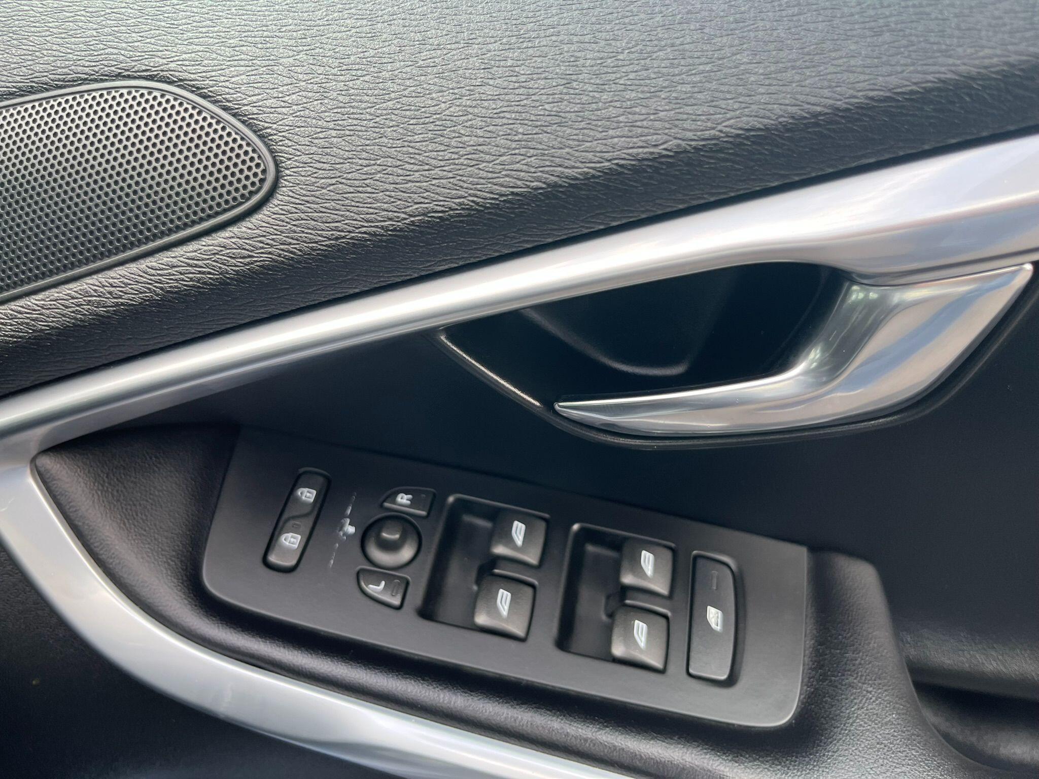 Volvo V40 view 10