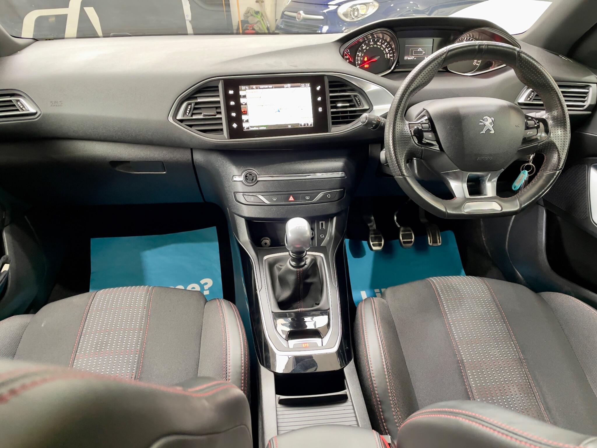 Peugeot 308 view 9