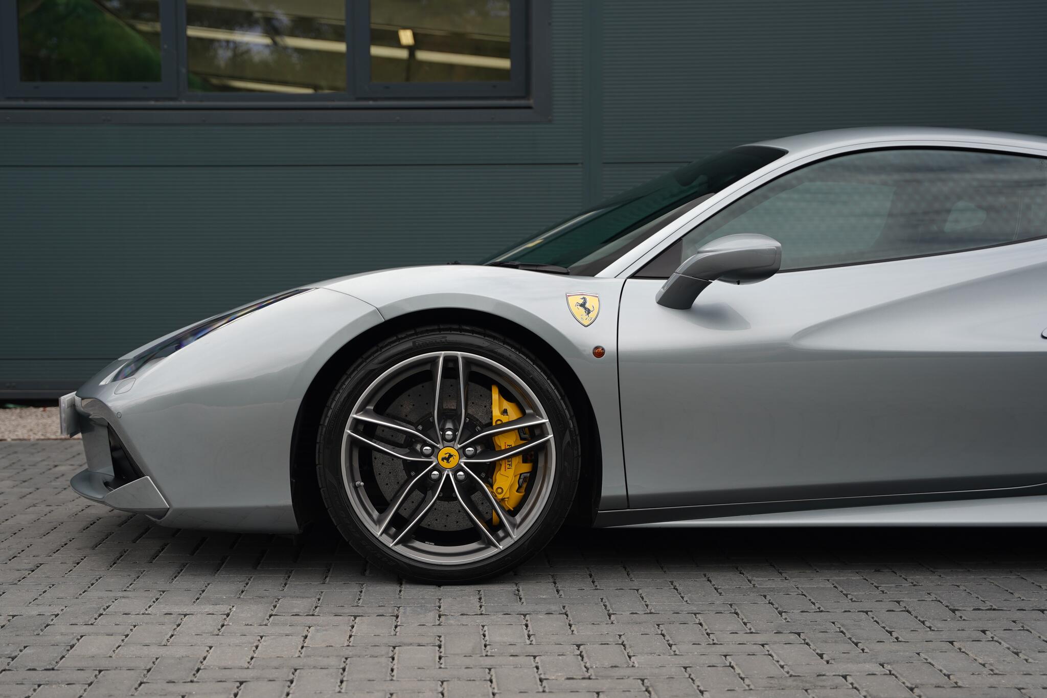 Ferrari 488 view 9