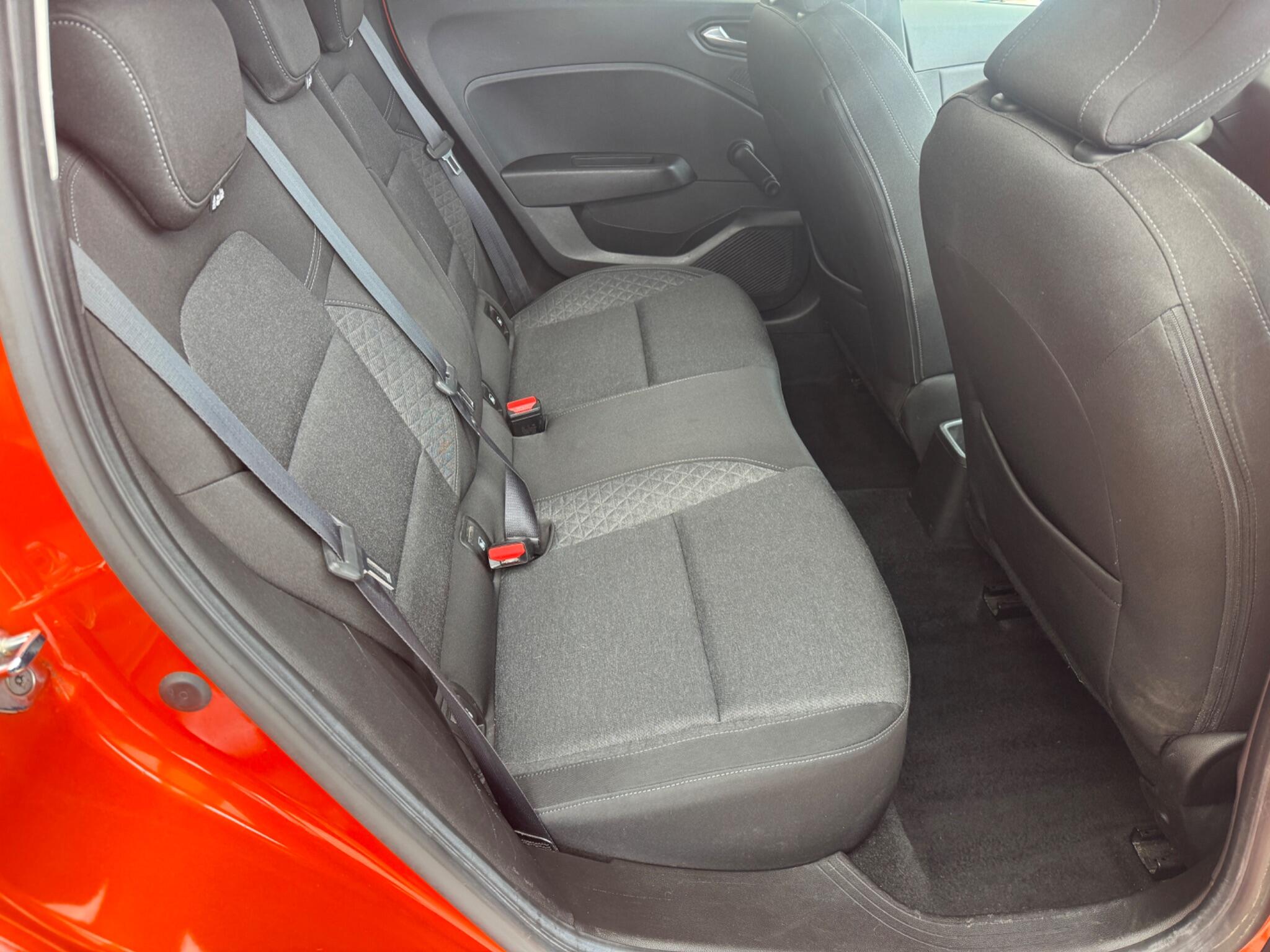 Renault Clio view 19