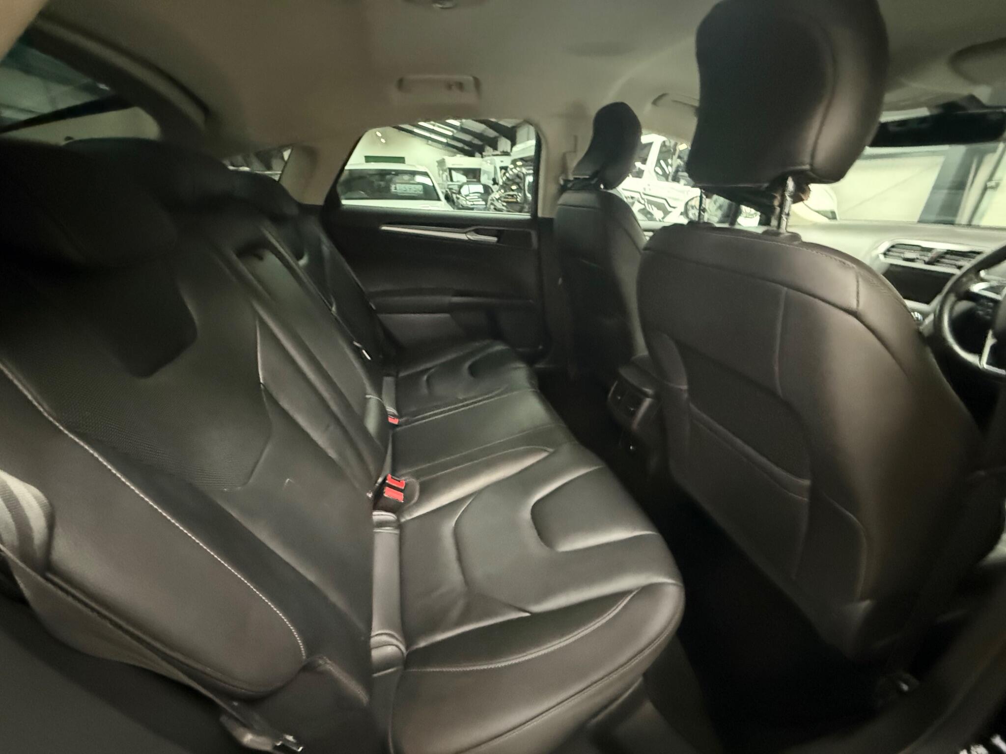 Ford Mondeo view 15