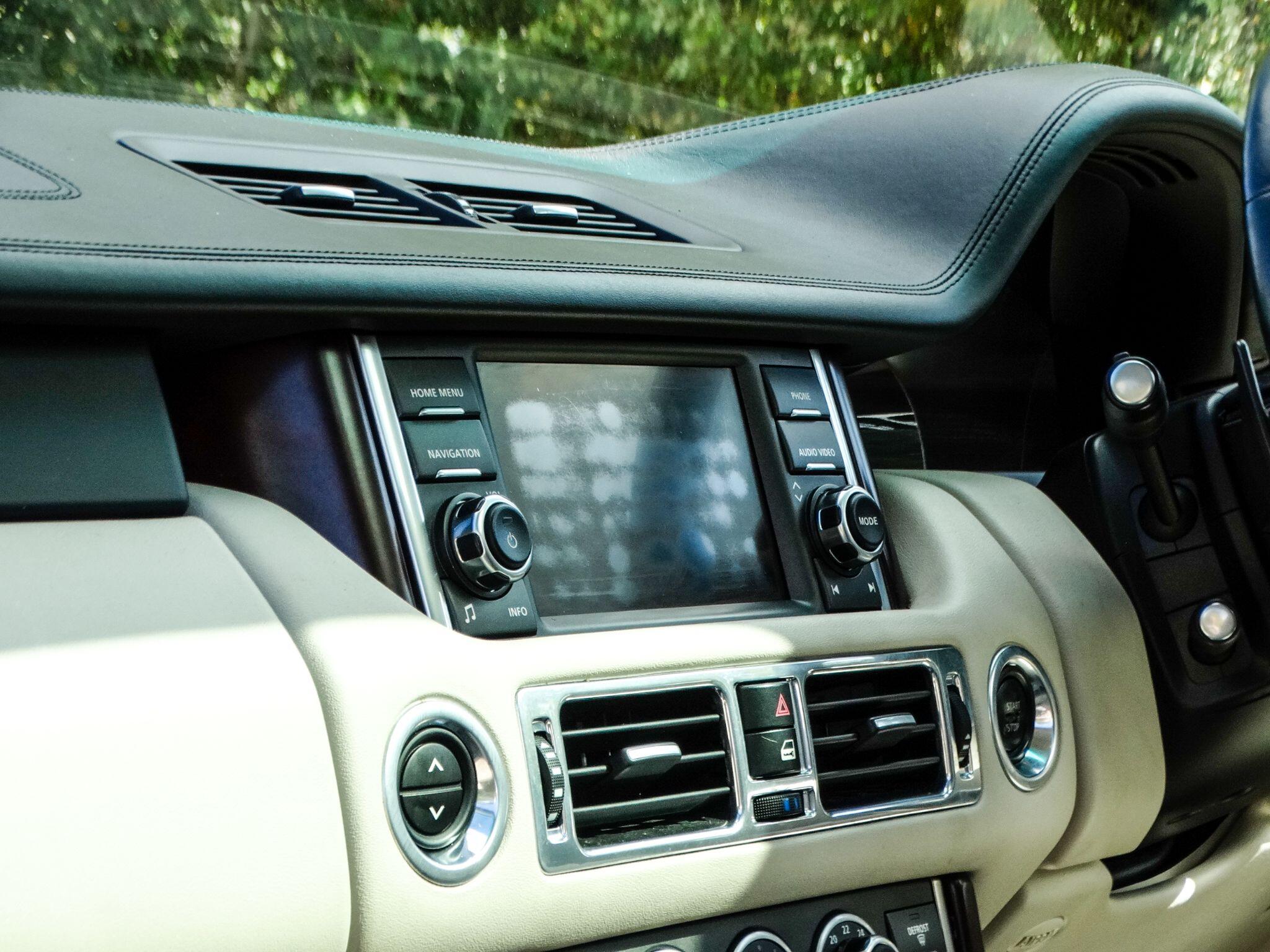 Land Rover Range Rover view 16