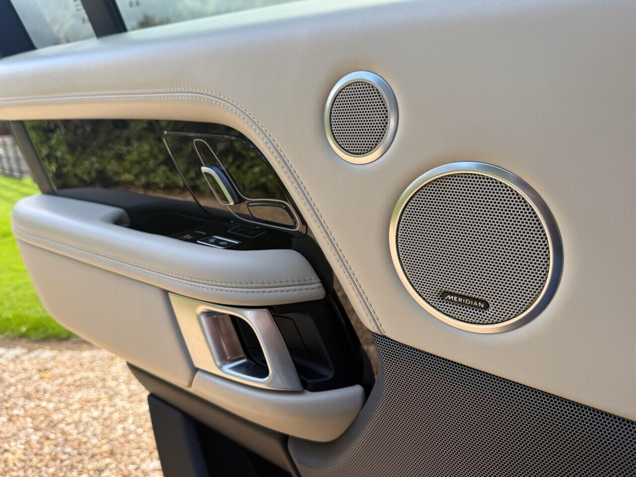 Land Rover Range Rover view 17