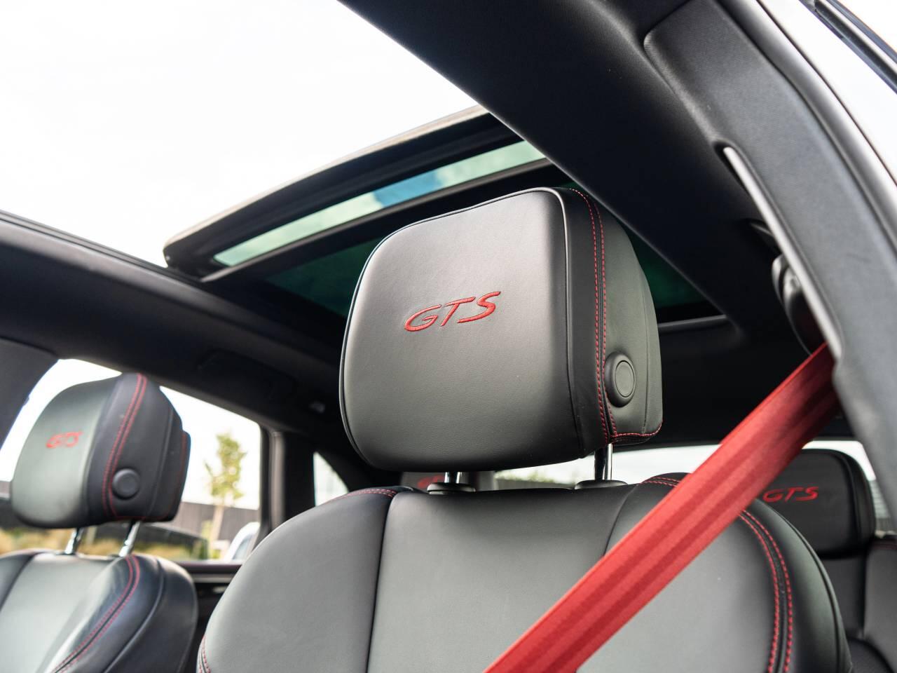 Porsche Macan view 35