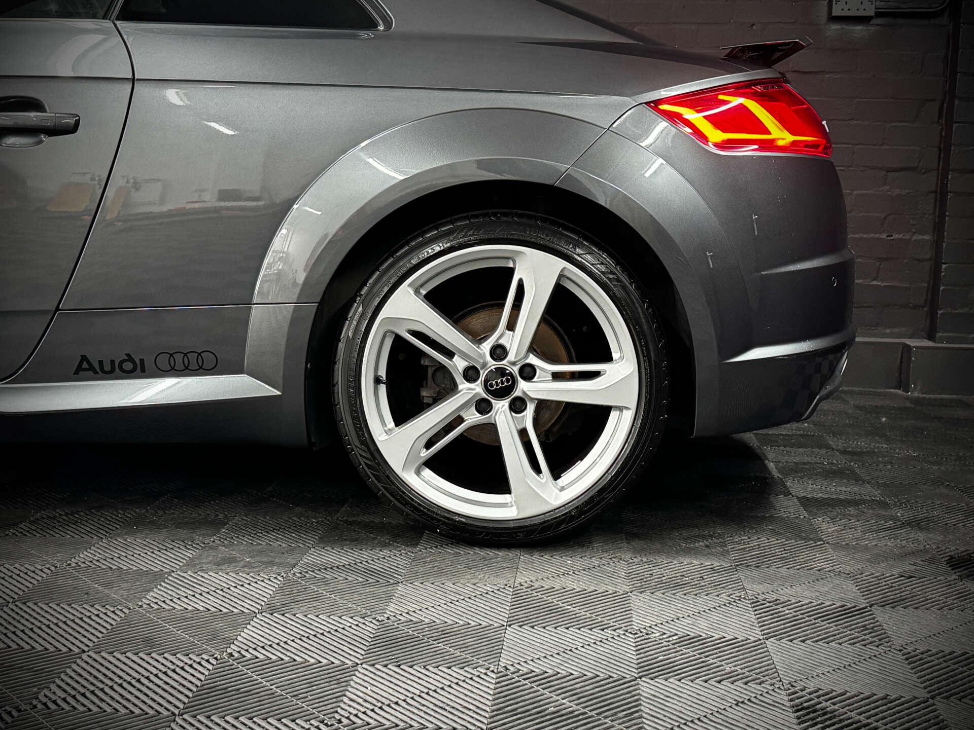 Audi TT view 18