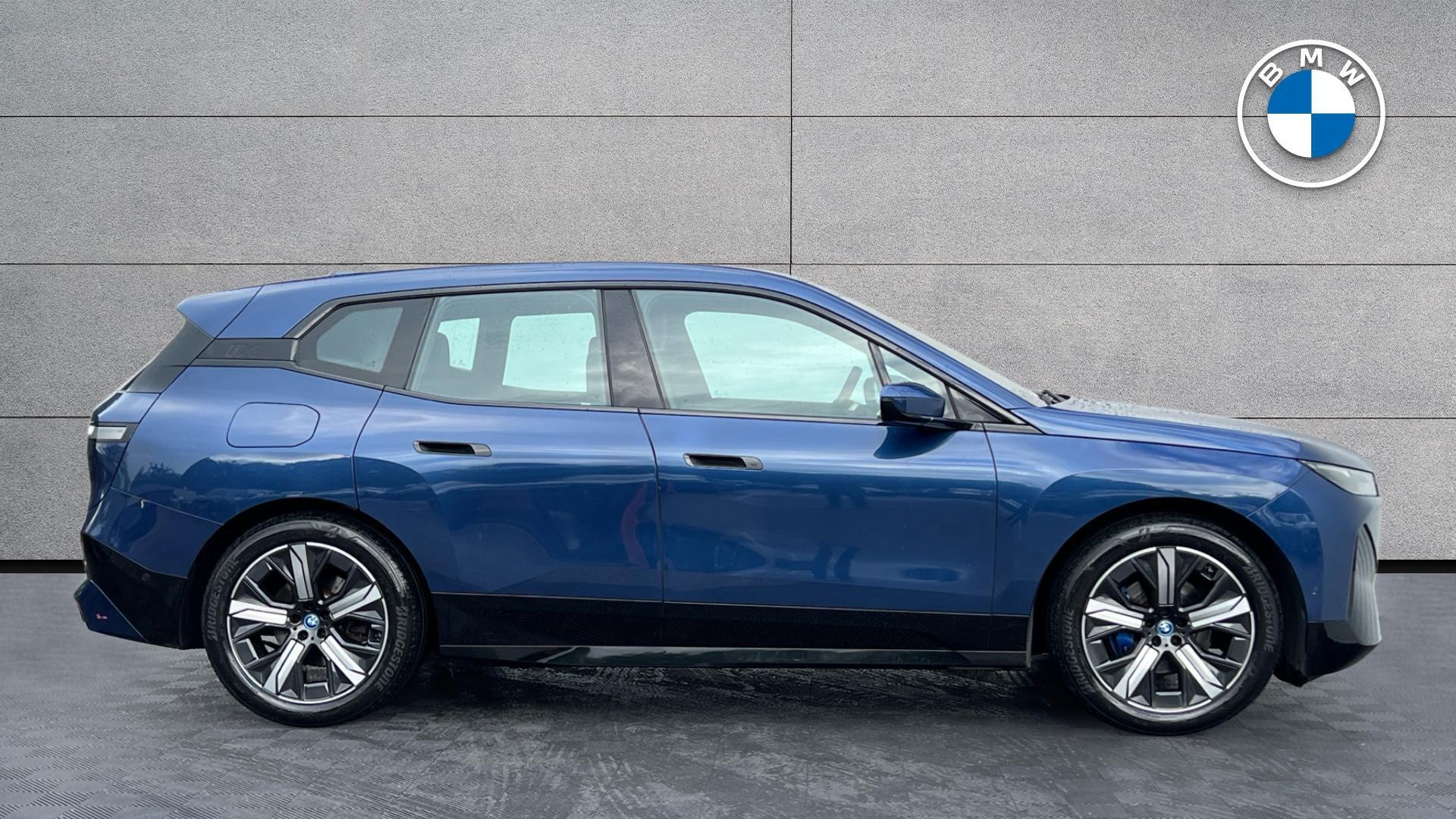 BMW Ix view 3