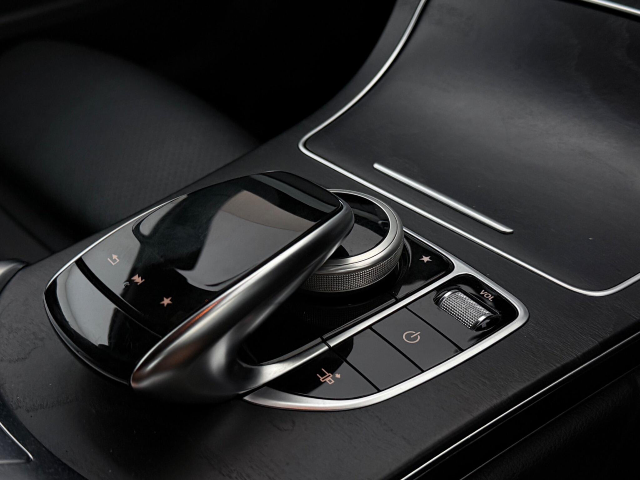 Mercedes-Benz C-Class view 22