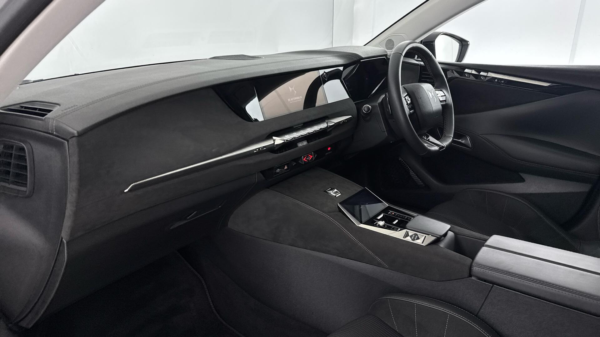 DS Automobiles DS 4 view 10