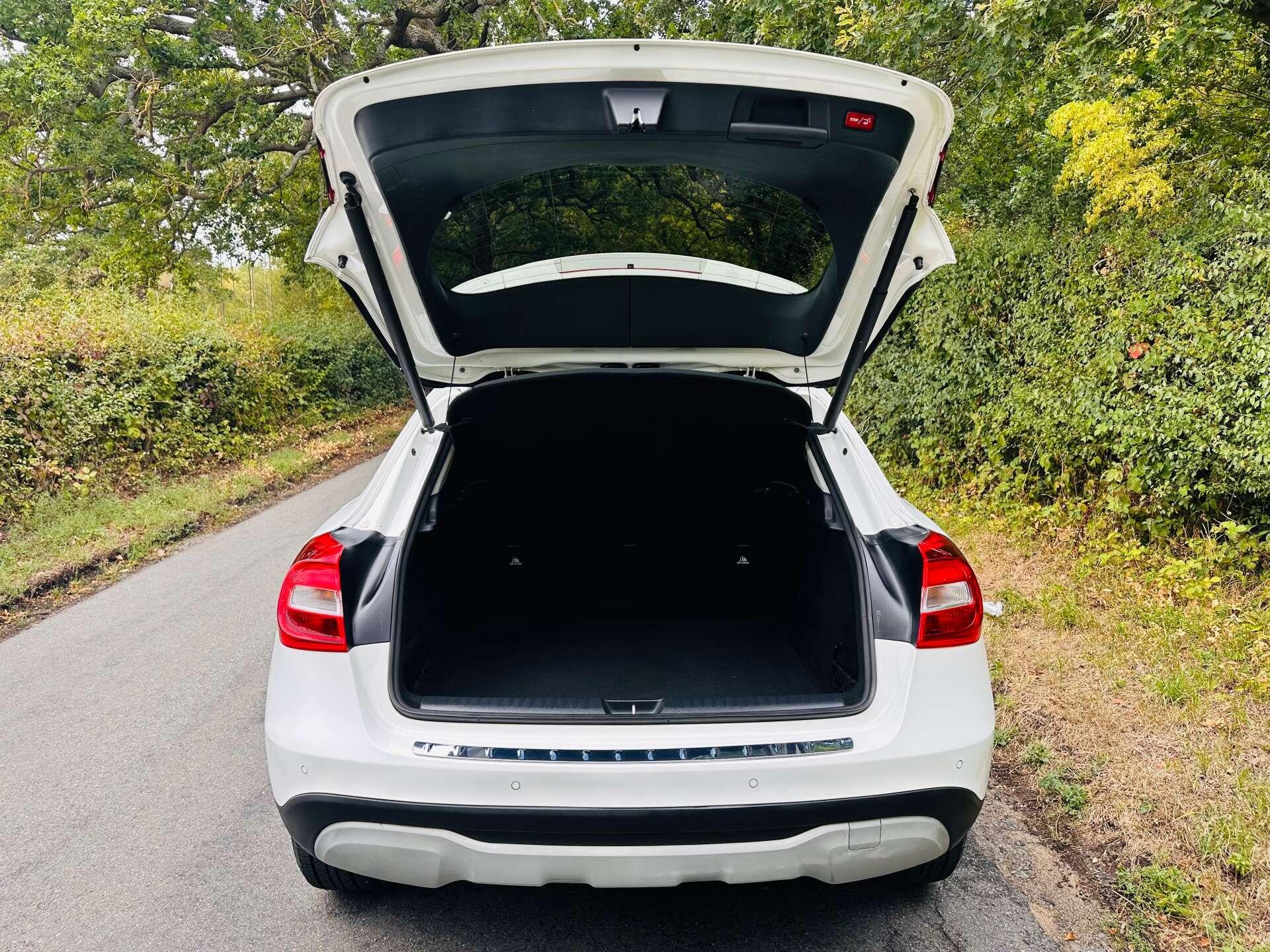 Mercedes-Benz Gla view 34