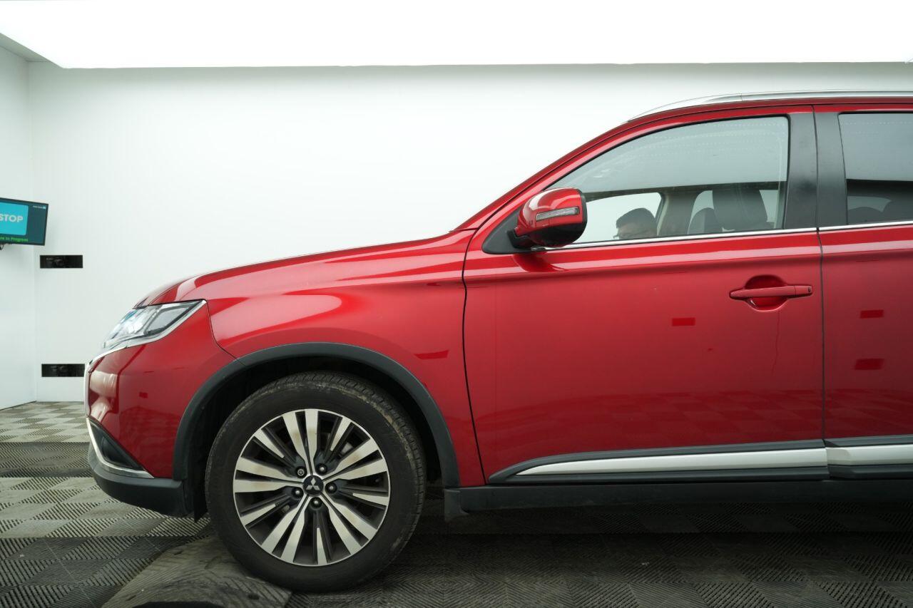 Mitsubishi Outlander view 4