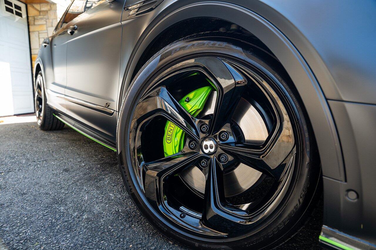 Bentley Bentayga view 28