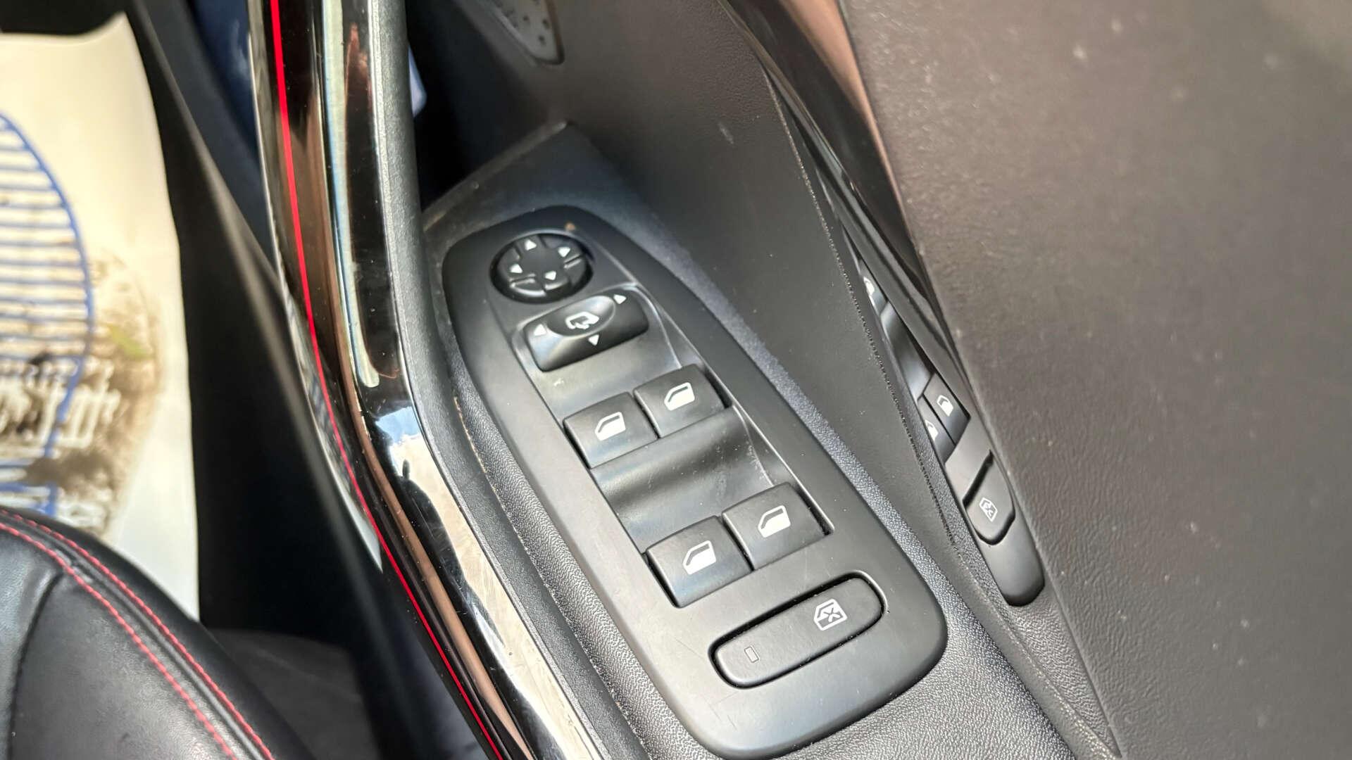 Peugeot 208 view 19