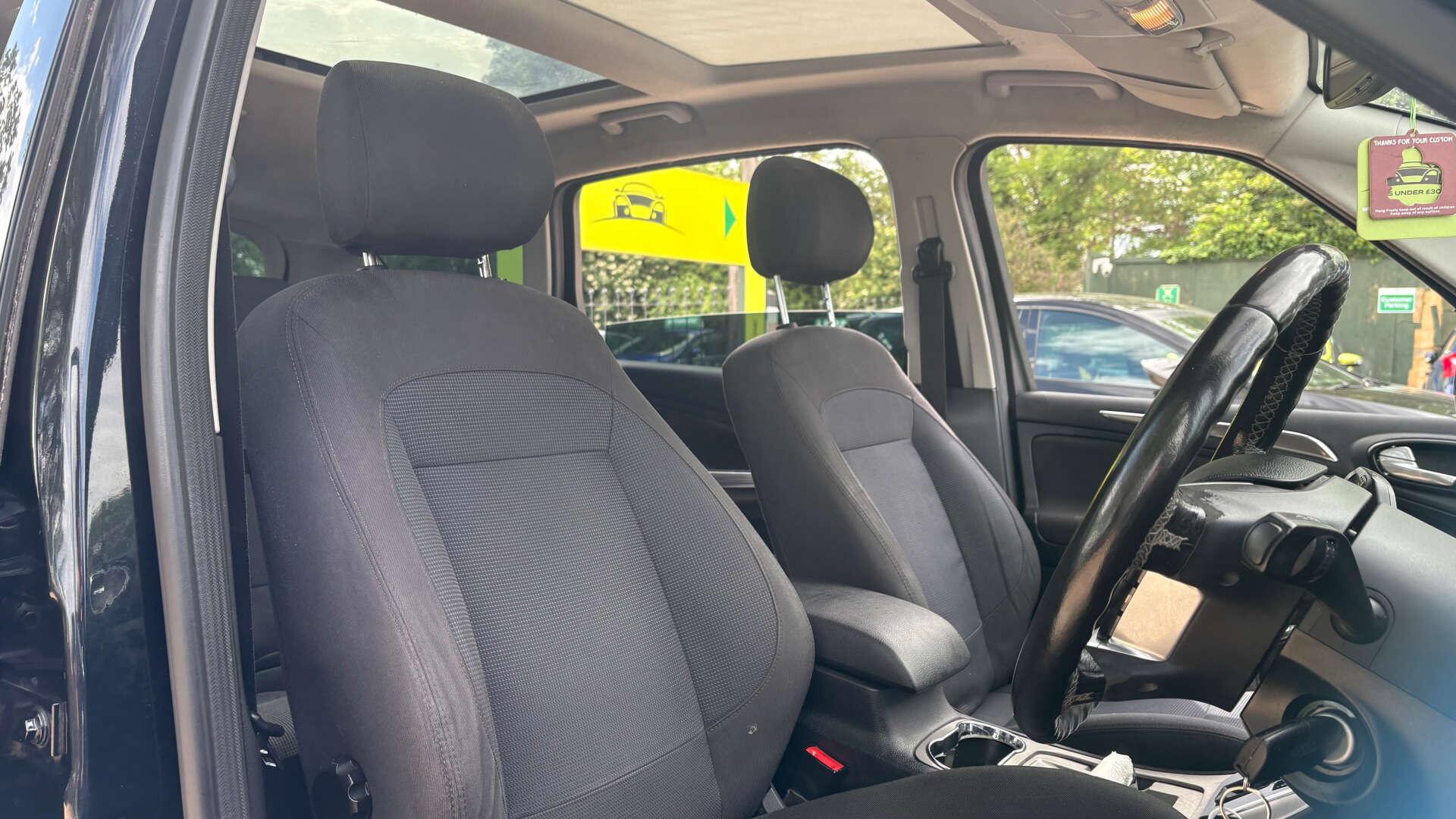 Ford S-Max view 8