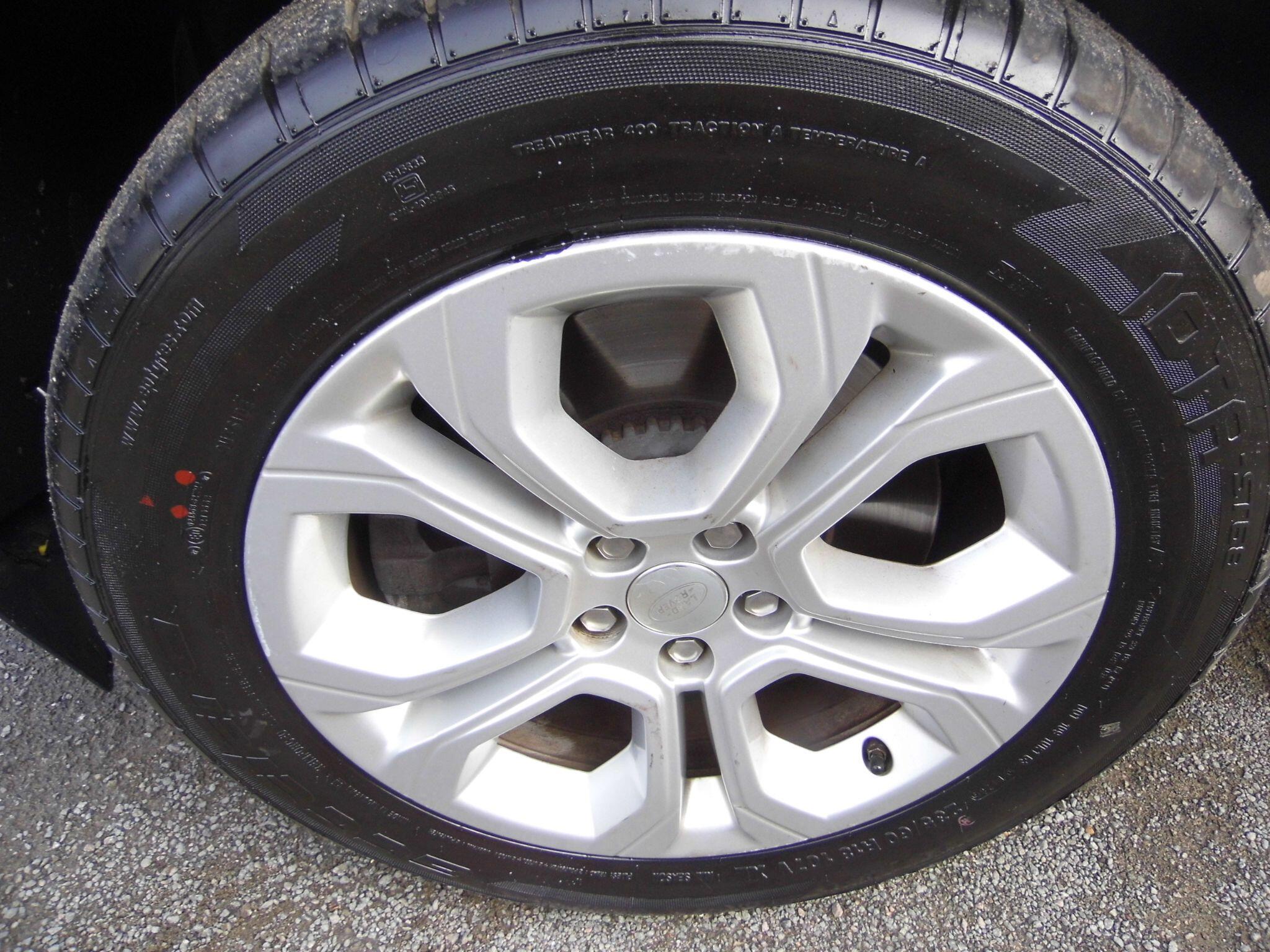 Land Rover Discovery Sport view 21