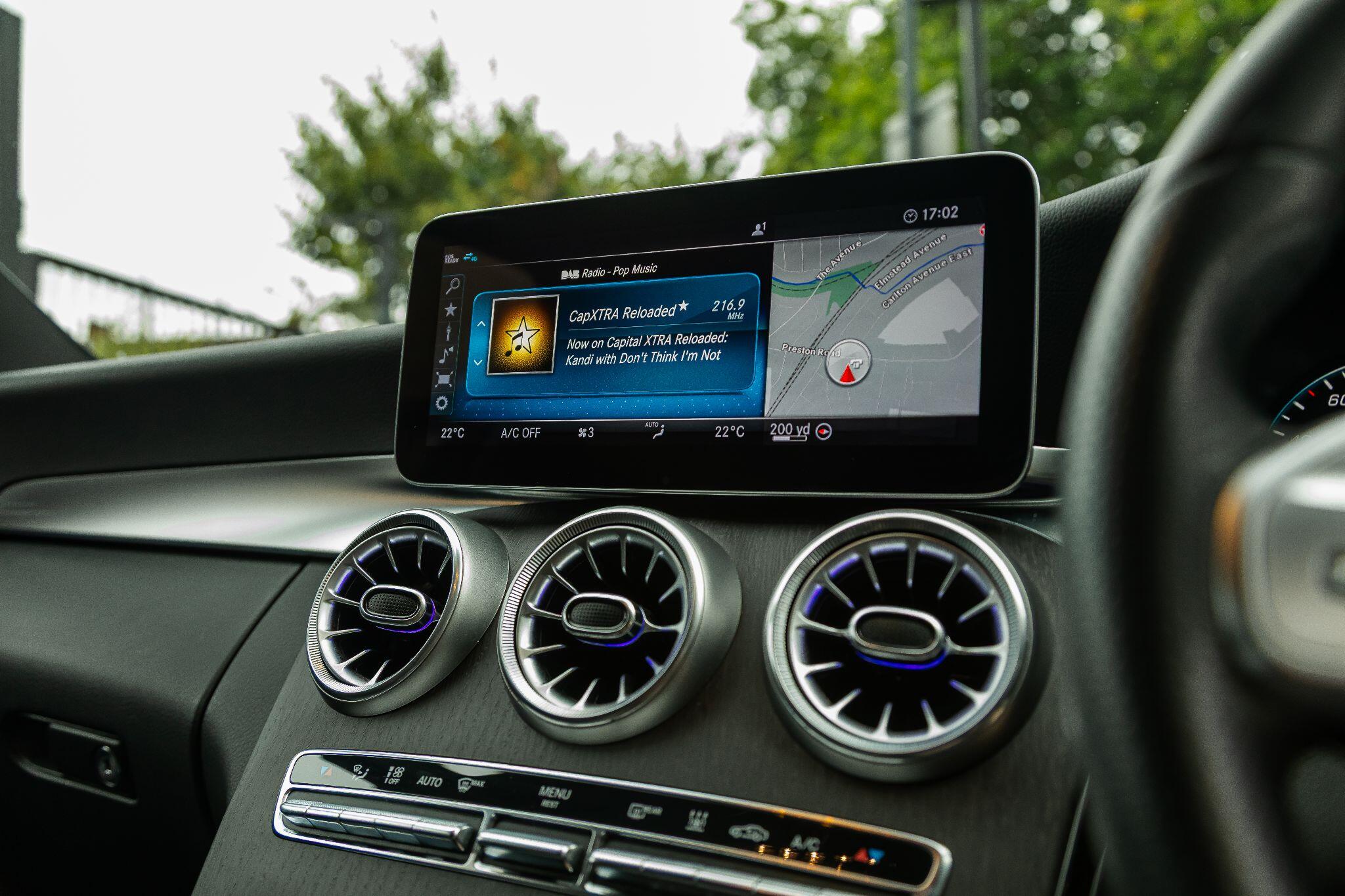 Mercedes-Benz C-Class view 31