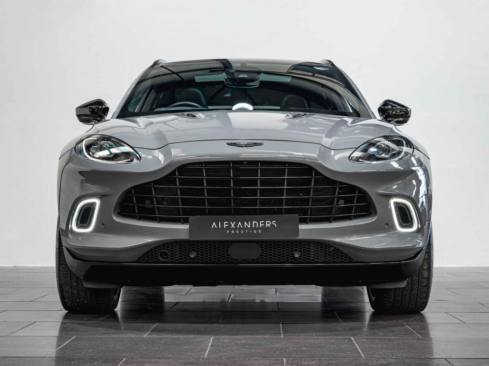 Aston Martin DBX view 10