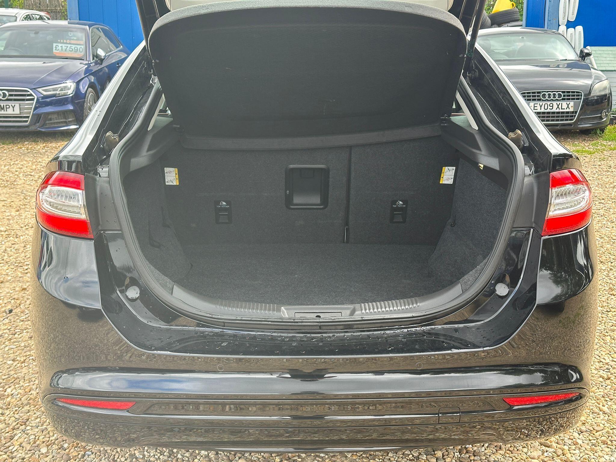 Ford Mondeo view 24