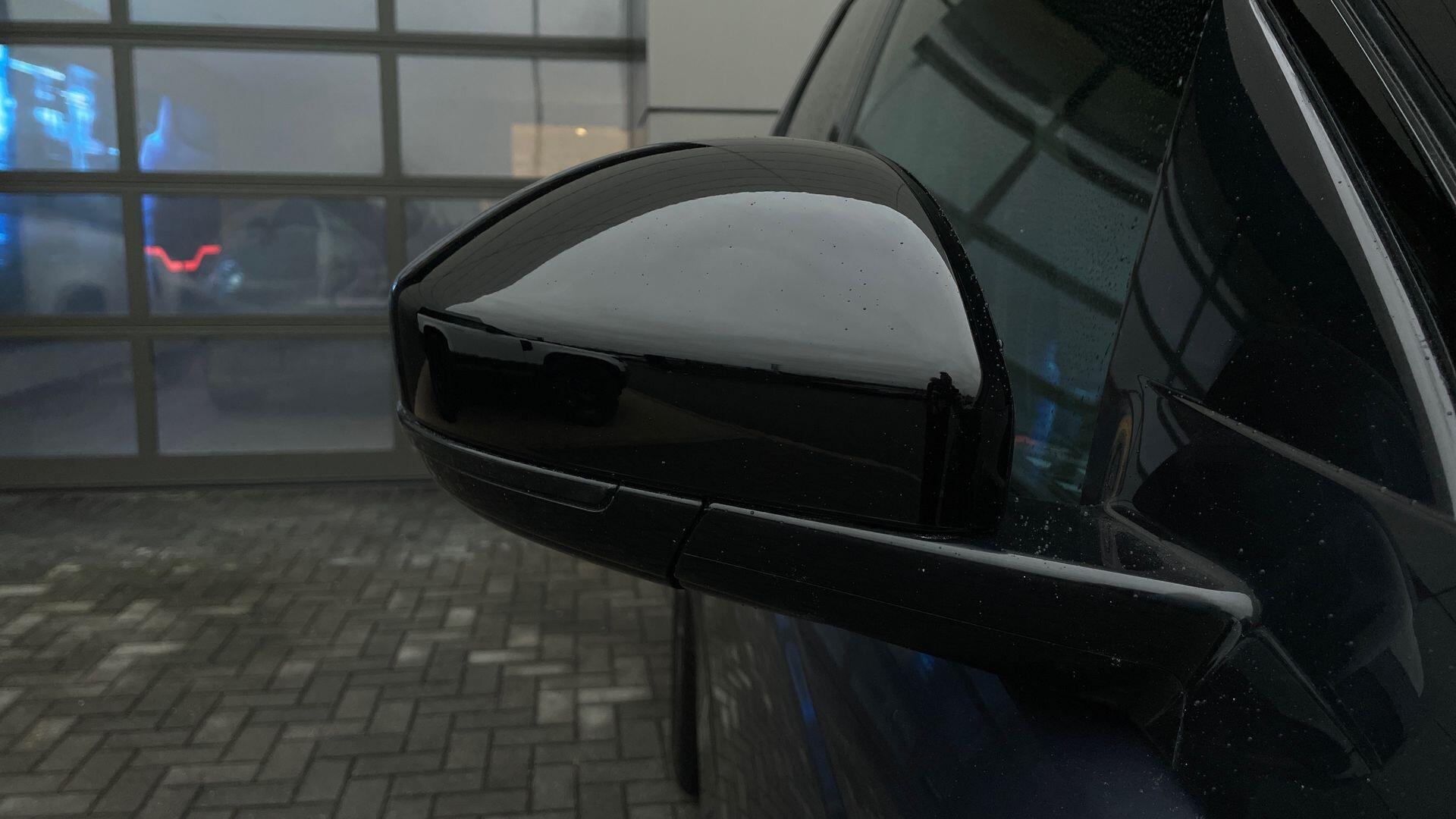 Land Rover Discovery Sport view 30