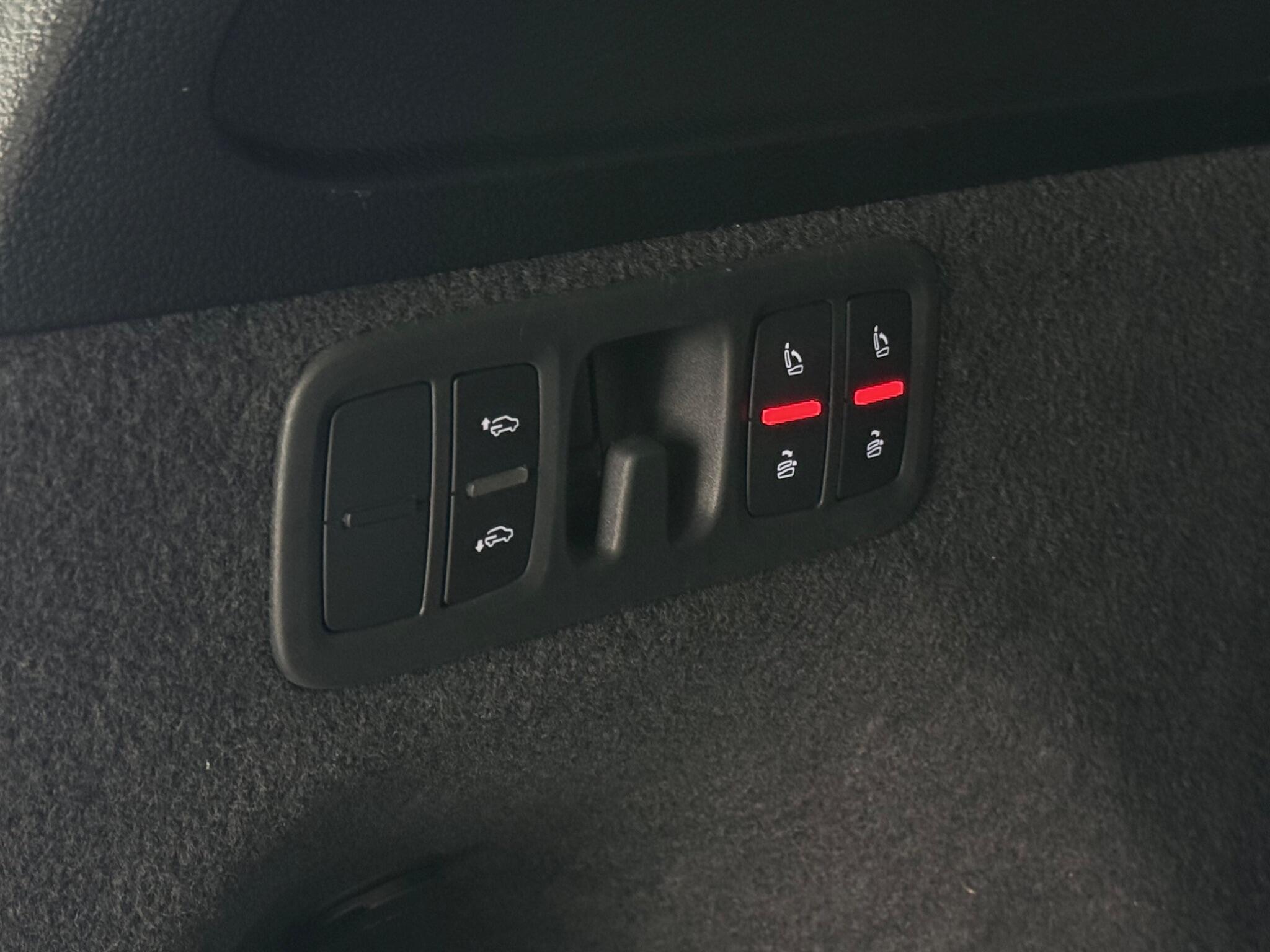 Audi Q7 view 11
