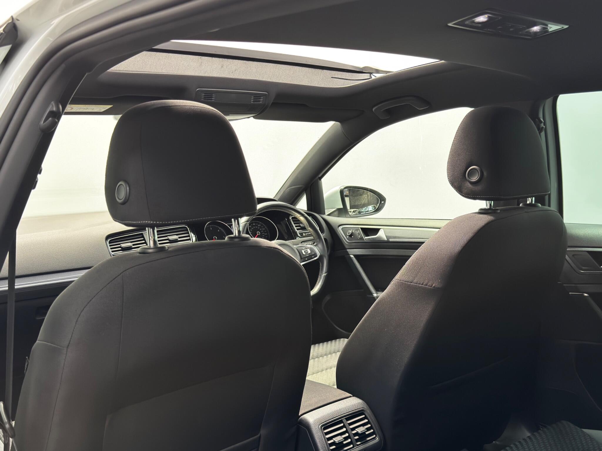 Volkswagen Golf view 23