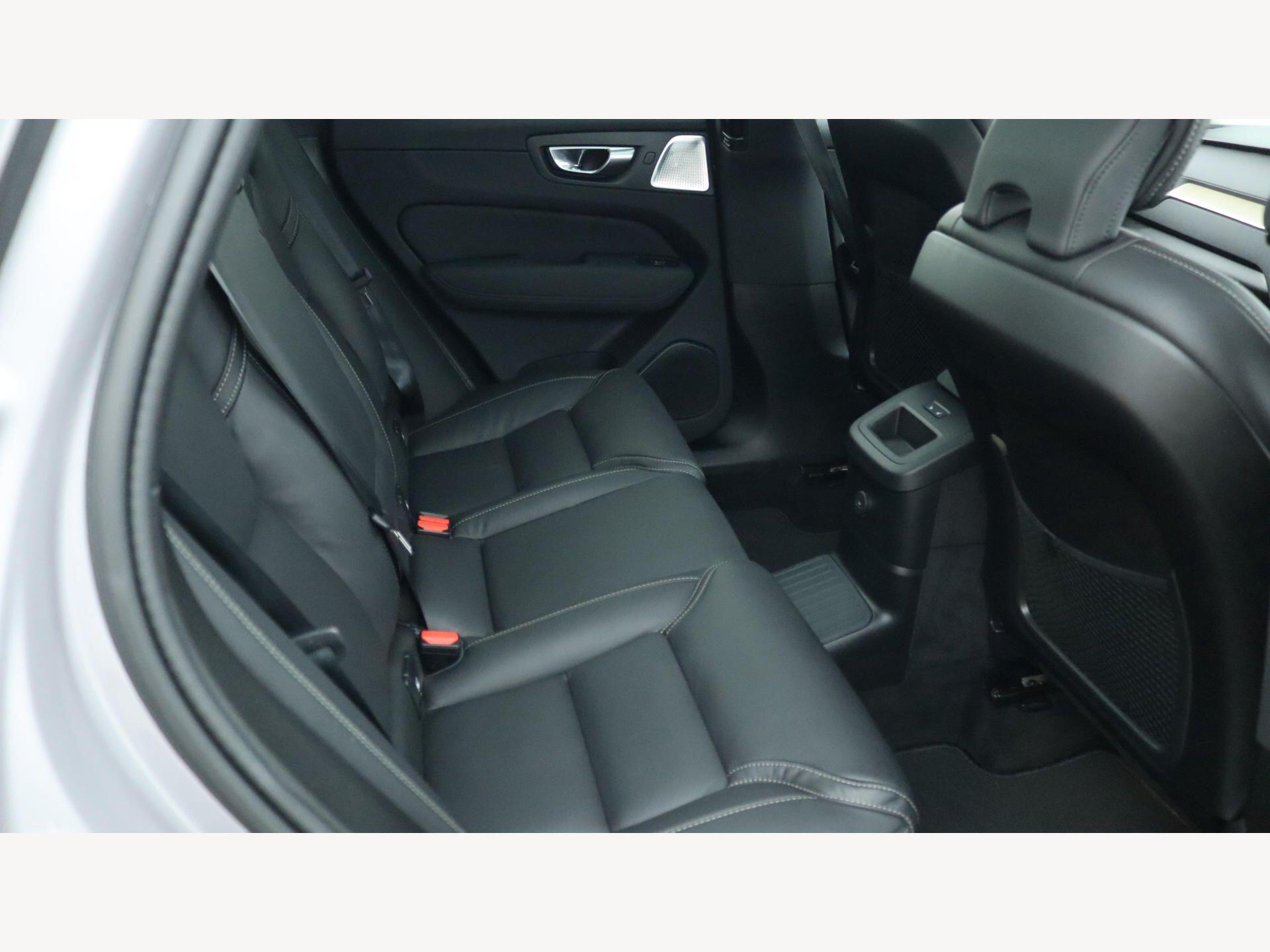 Volvo XC60 view 9