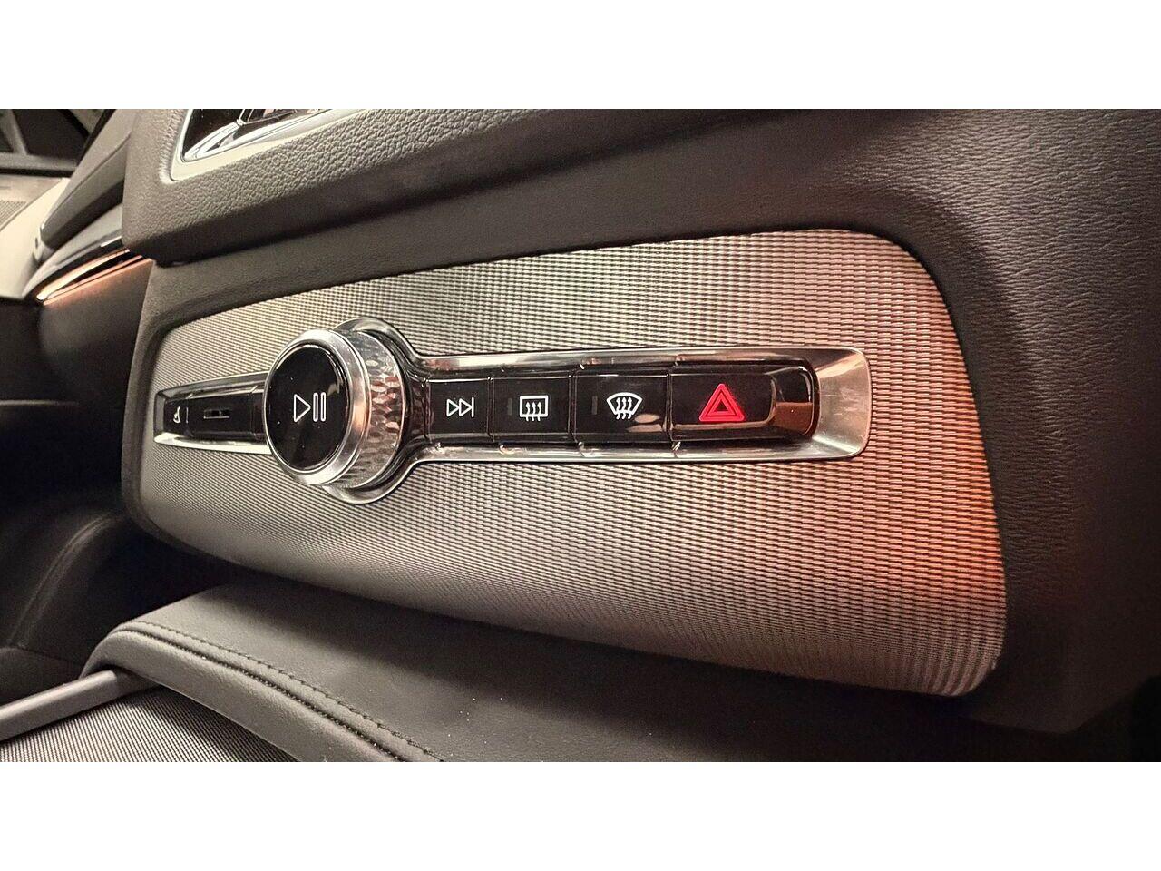 Volvo XC90 view 25