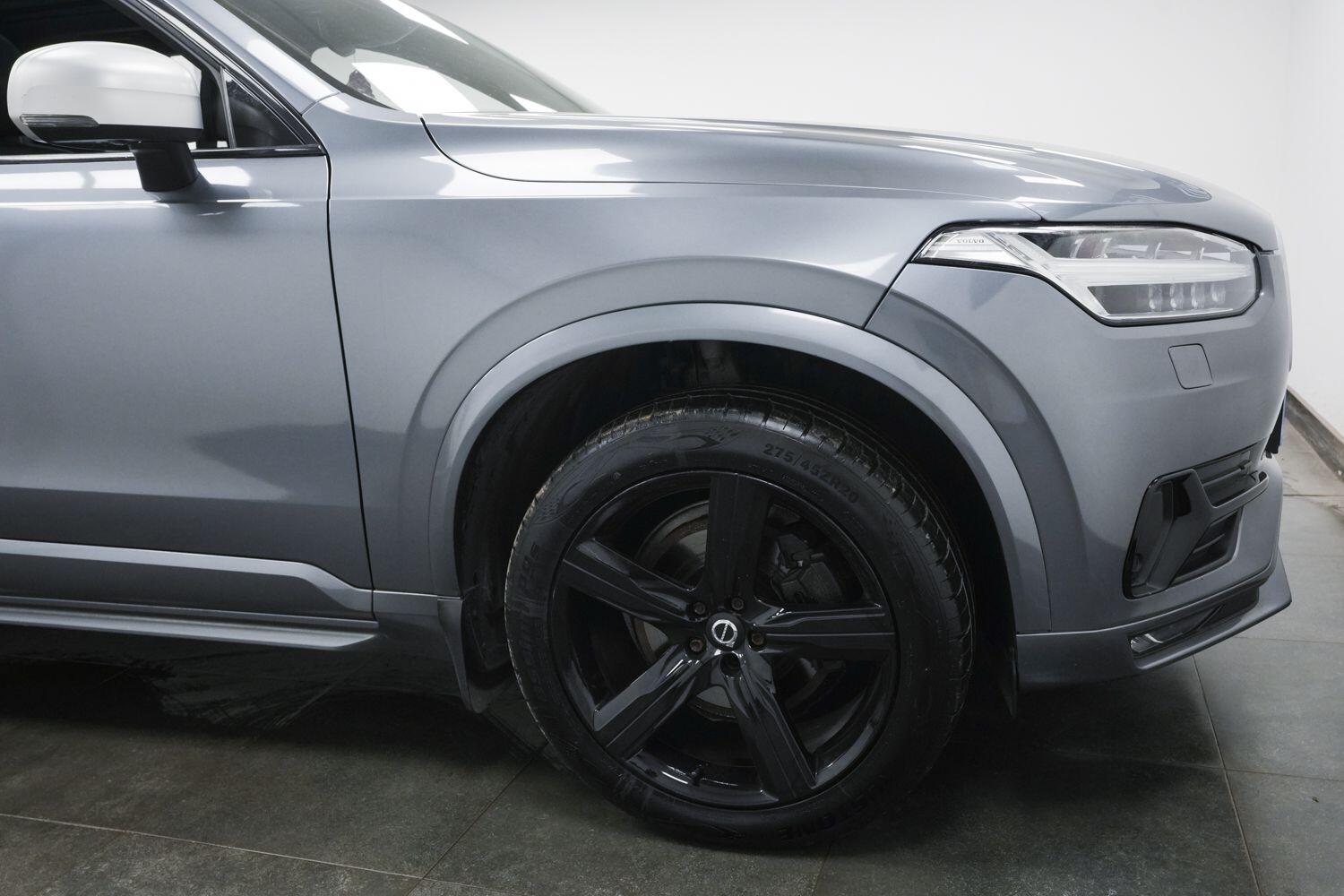 Volvo XC90 view 4