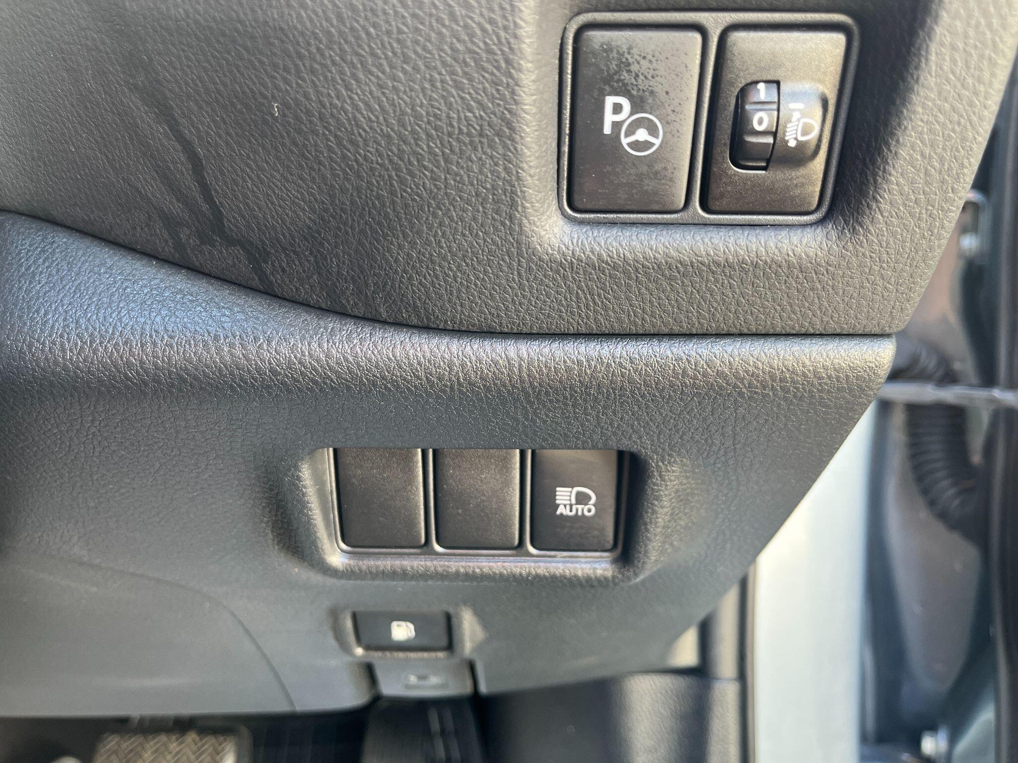 Toyota C-HR view 27