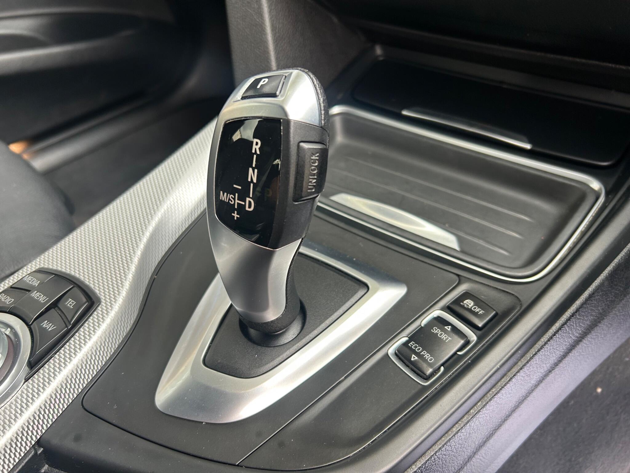 BMW 3 Series view 24